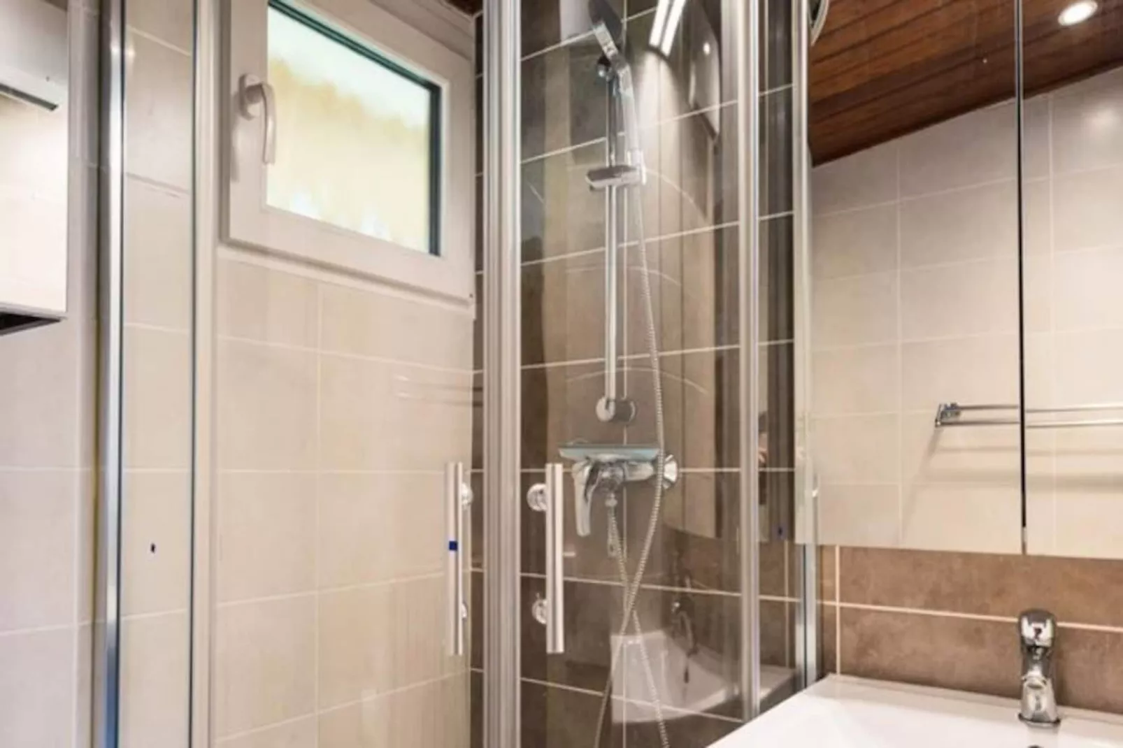 Résidence Les Caquelons-Niet-getagd