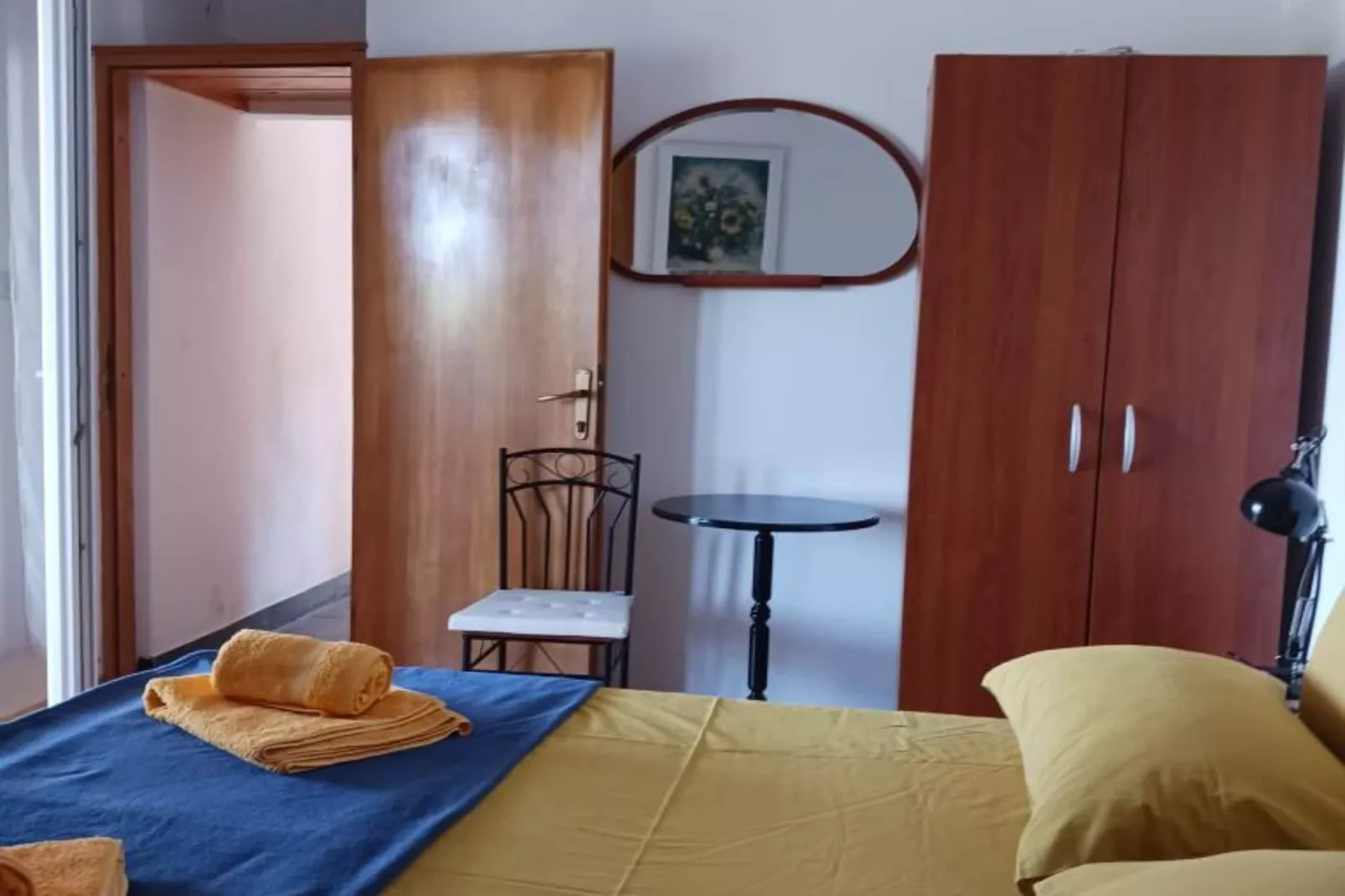 Apartmani Green Oasis - One Bedroom Apartment with Terrace and Sea View-Slaapkamer