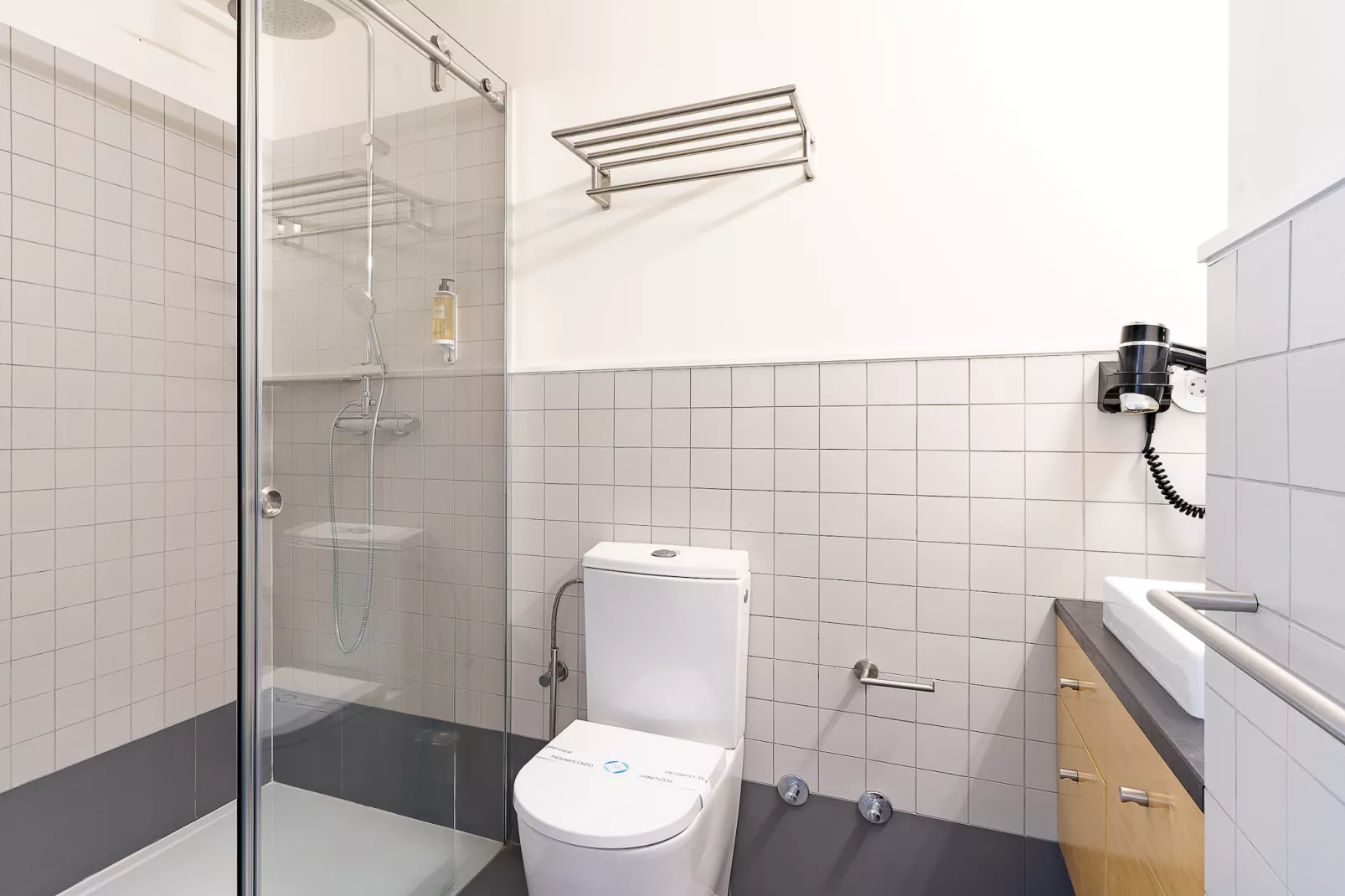 On Trend Nightlife Studio 303-Badkamer