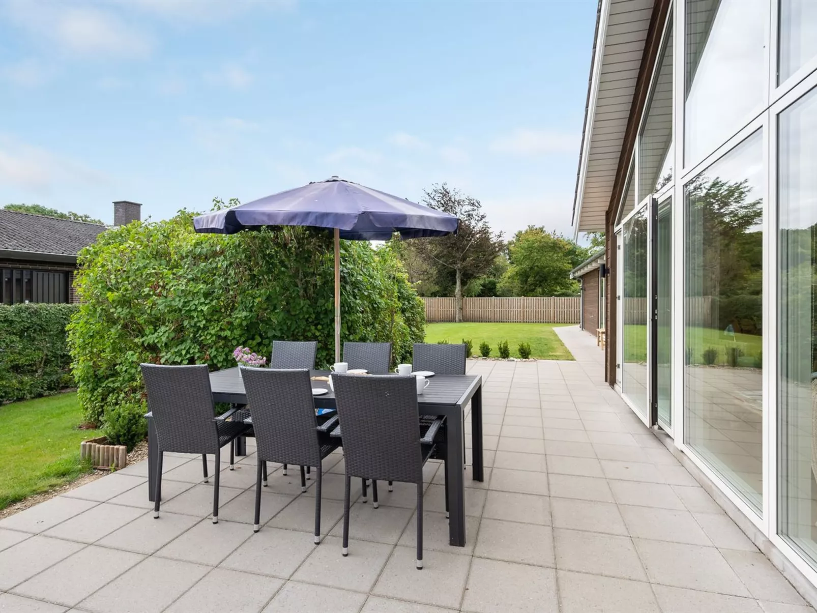 "Regni" - 300m to the fjord-Buiten