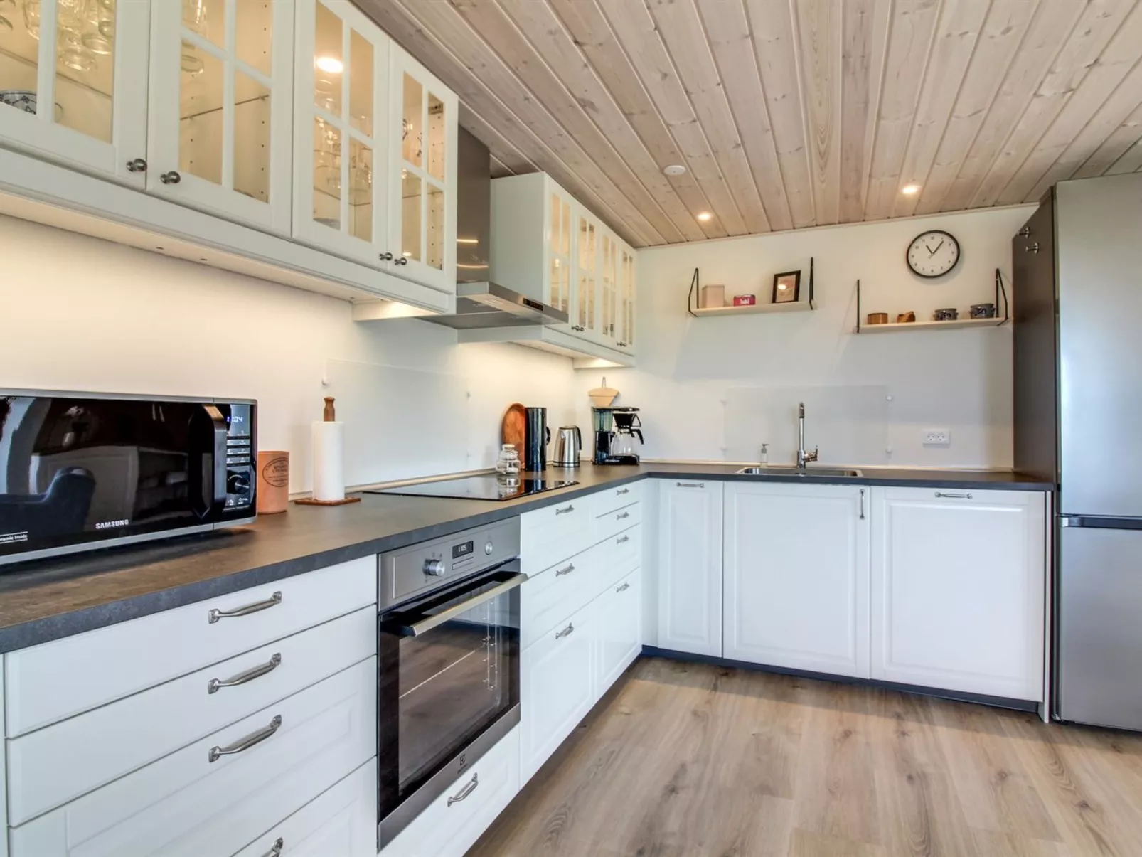 "Alice" - 1.3km from the sea-Binnen