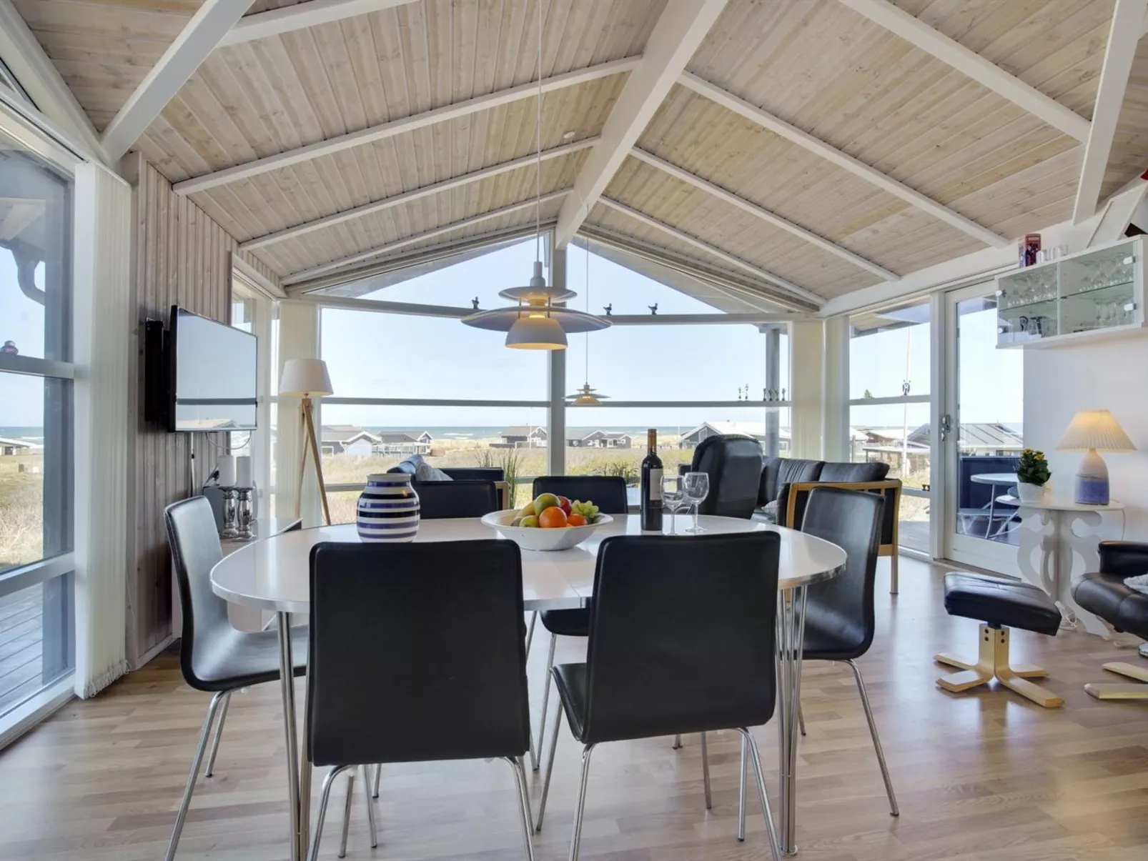 "Konsta" - 200m from the sea-Binnen