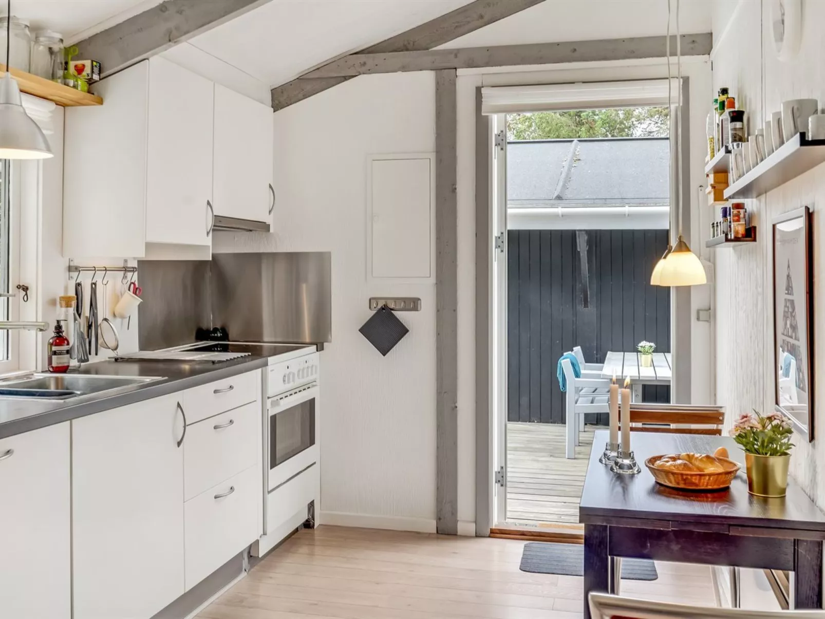 "Eivy" - 1km from the sea-Binnen