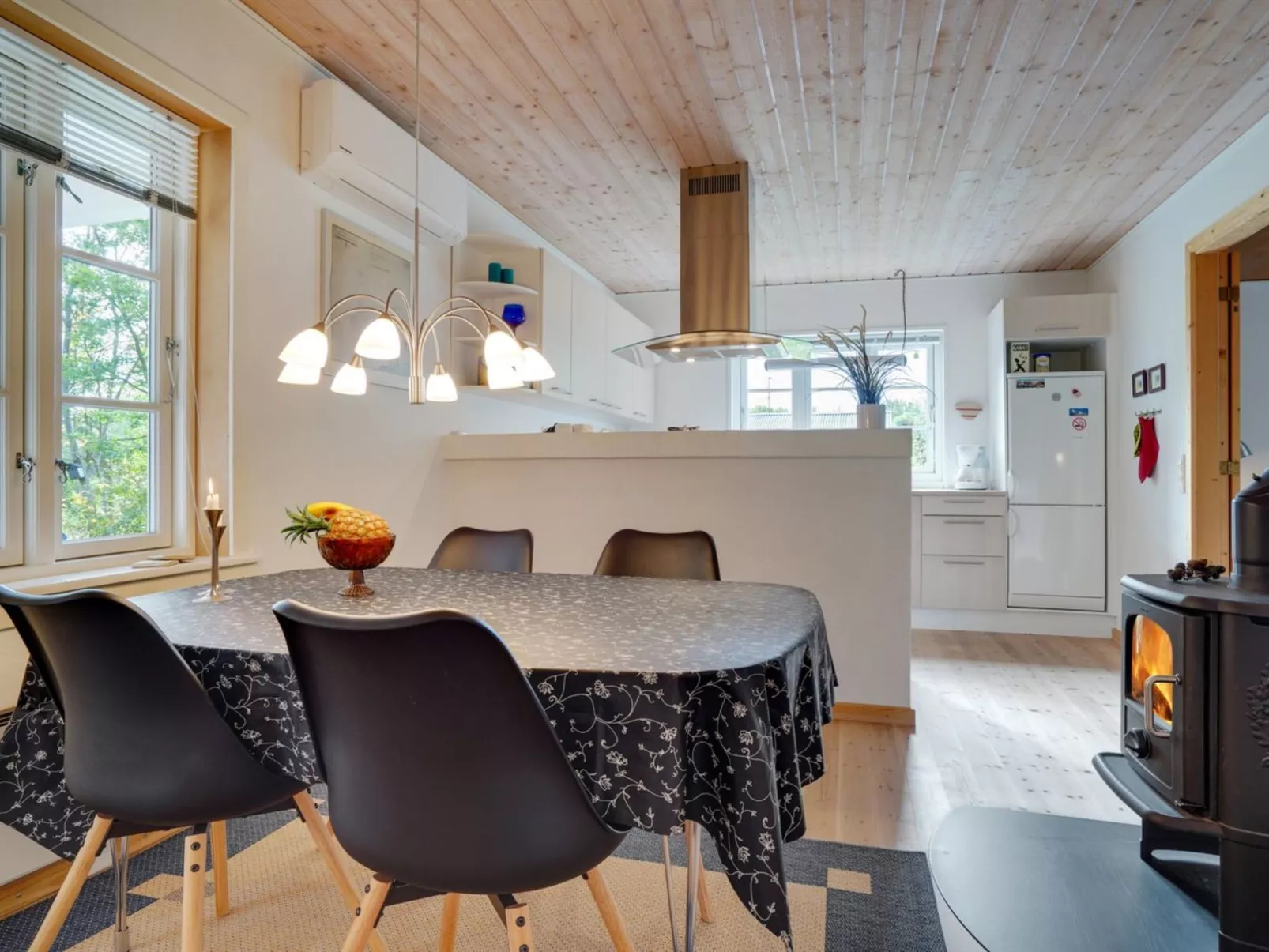 "Hildegunn" - 200m from the sea-Binnen