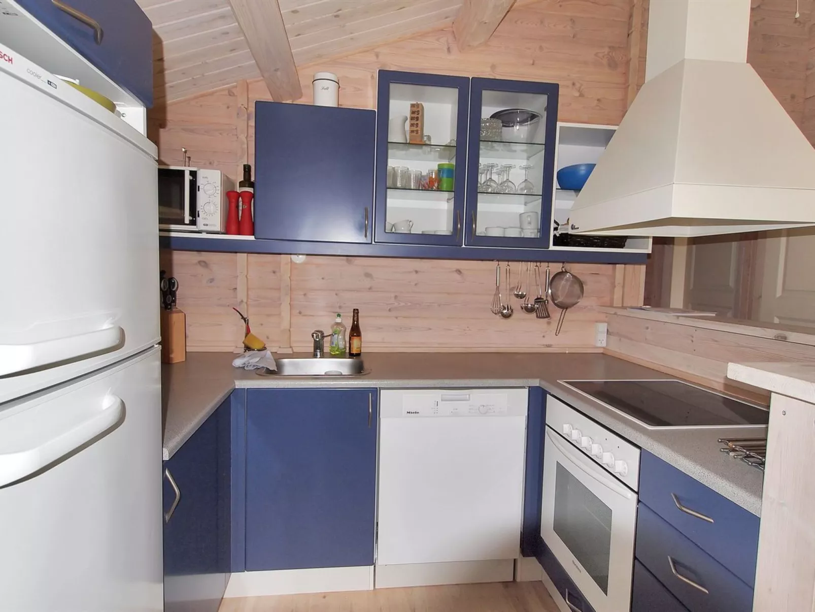 "Lilian" - 600m from the sea-Binnen