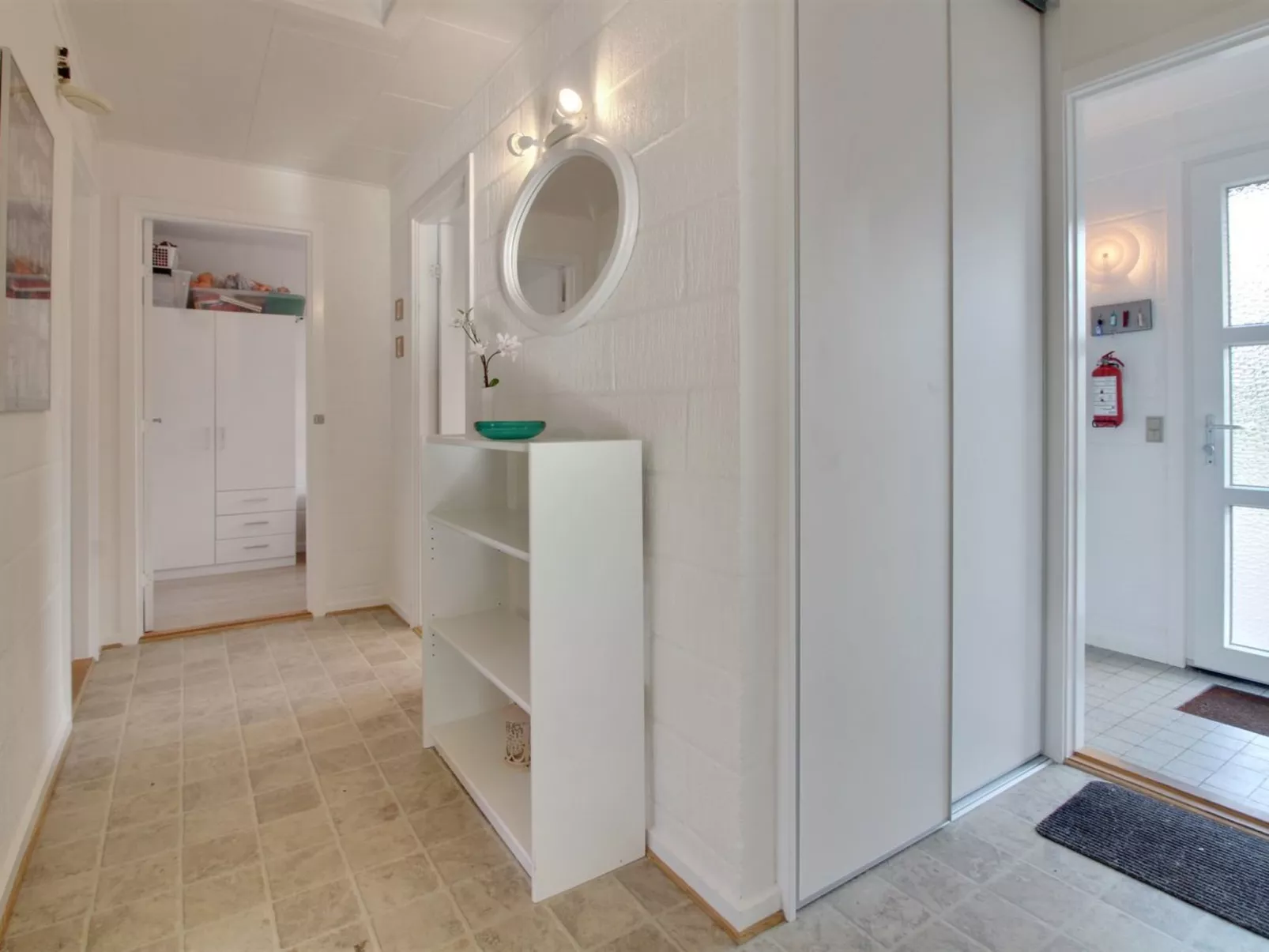 "Vicky" - 4km from the sea-Binnen