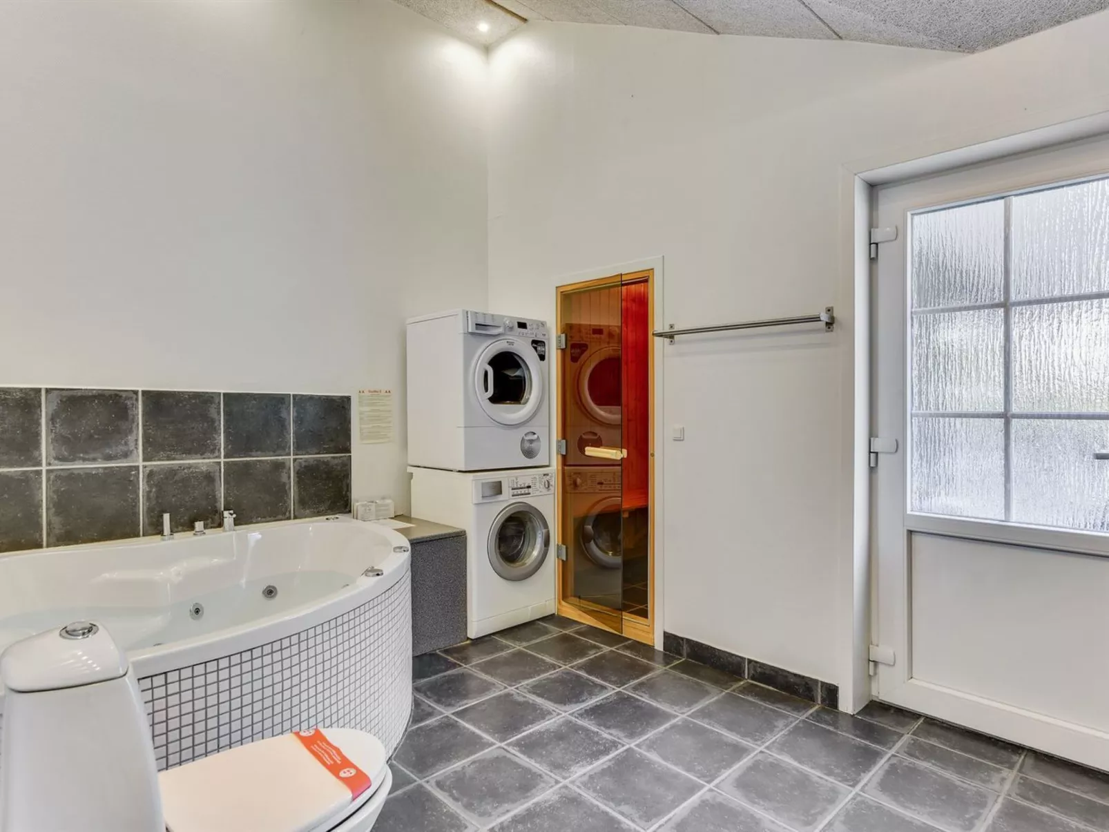 "Svanborg" - 3.7km from the sea-Binnen