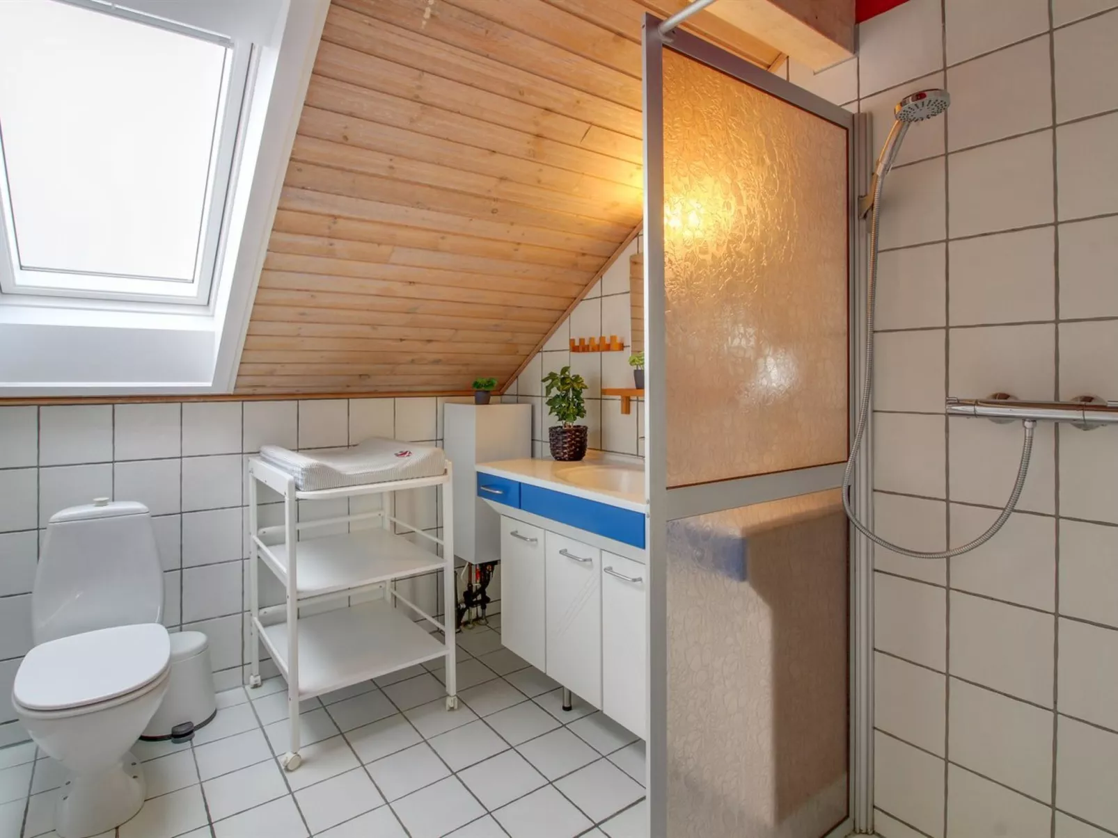 "Adils" - 2.5km from the sea - Binnen