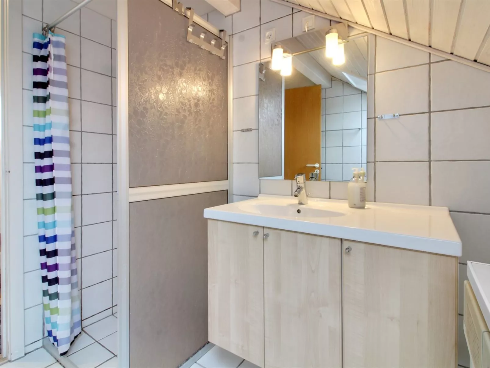 "Tinna" - 2.3km from the sea-Binnen