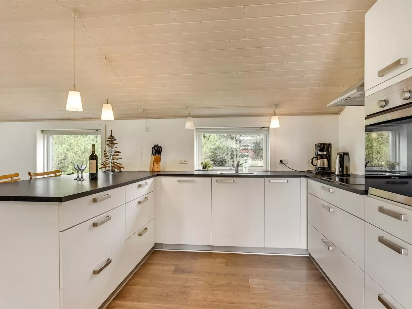 "Lav" - 3.8km from the sea-Binnen