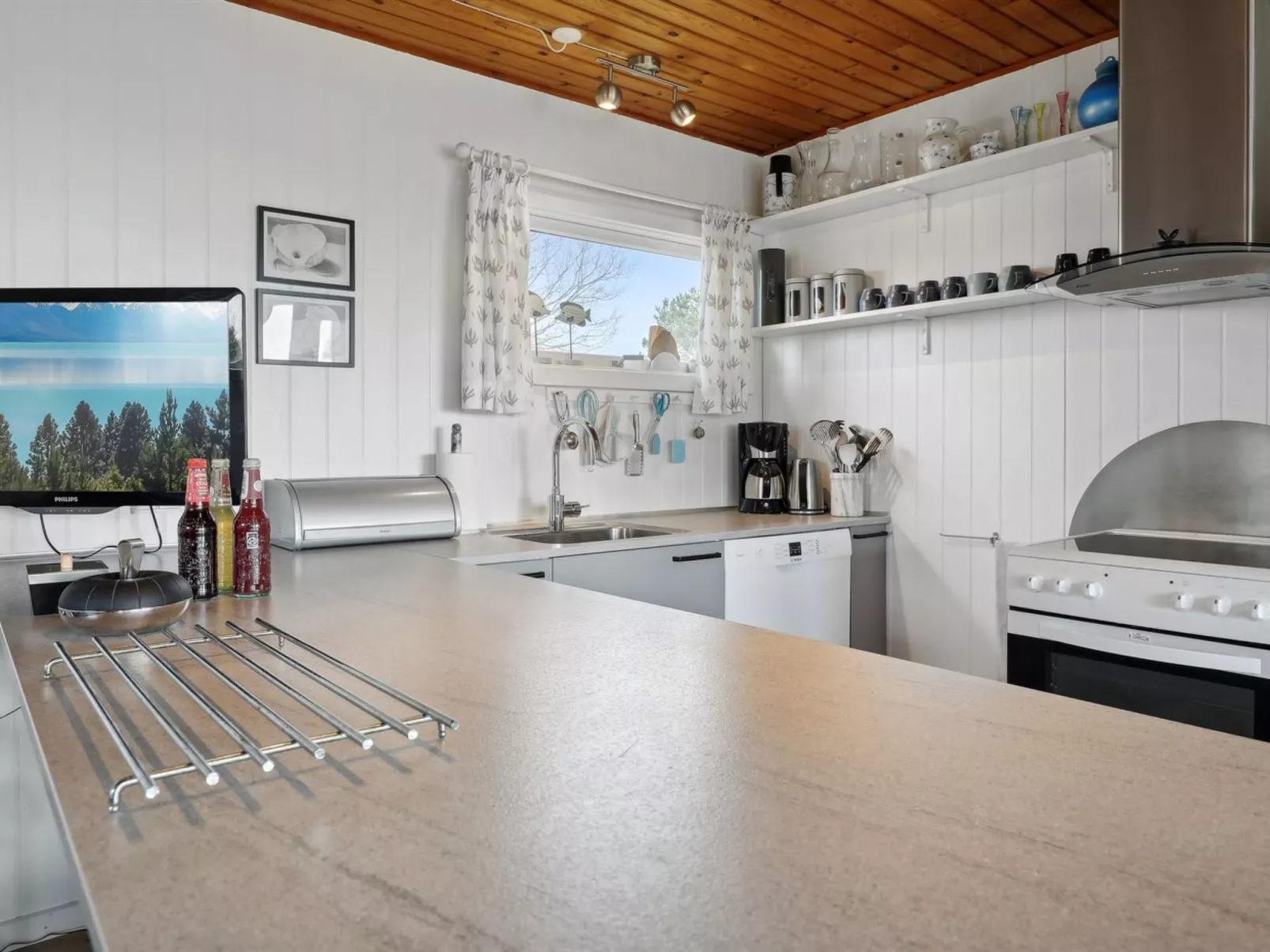 "Bondi" - 150m from the sea-Binnen