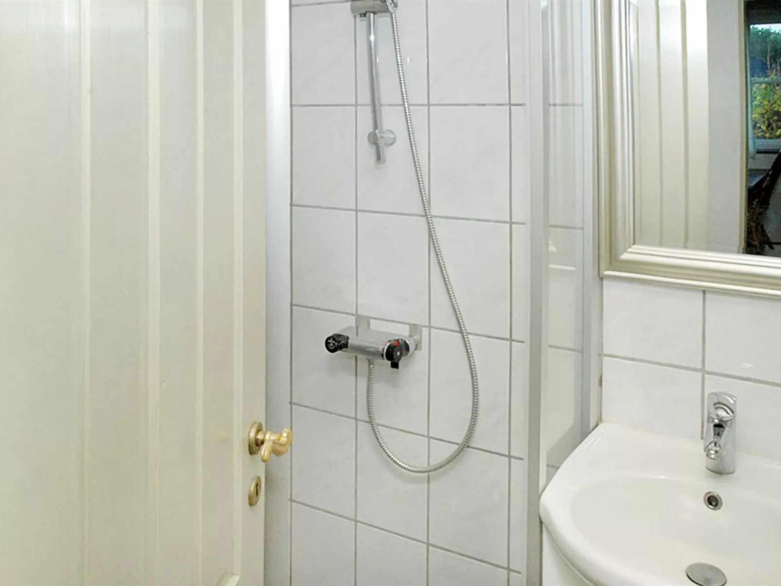 "Zuzan" - 500m from the sea-Binnen