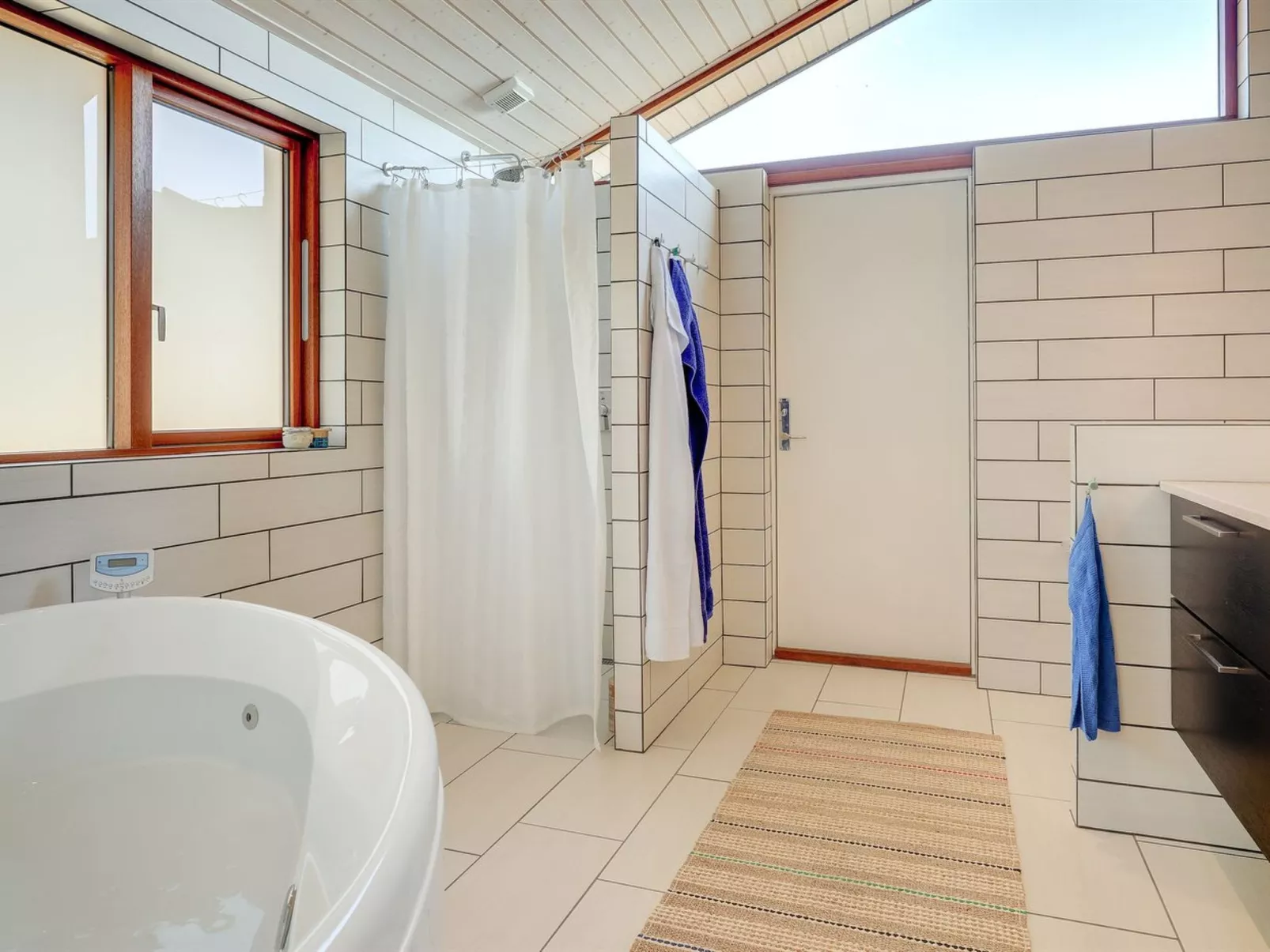 "Unto" - 25m from the sea-Binnen