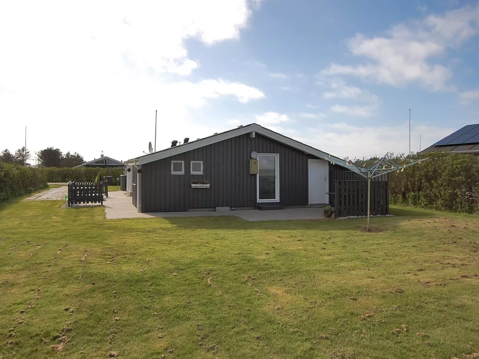 "Engelbrecht" - 400m from the sea-Buiten