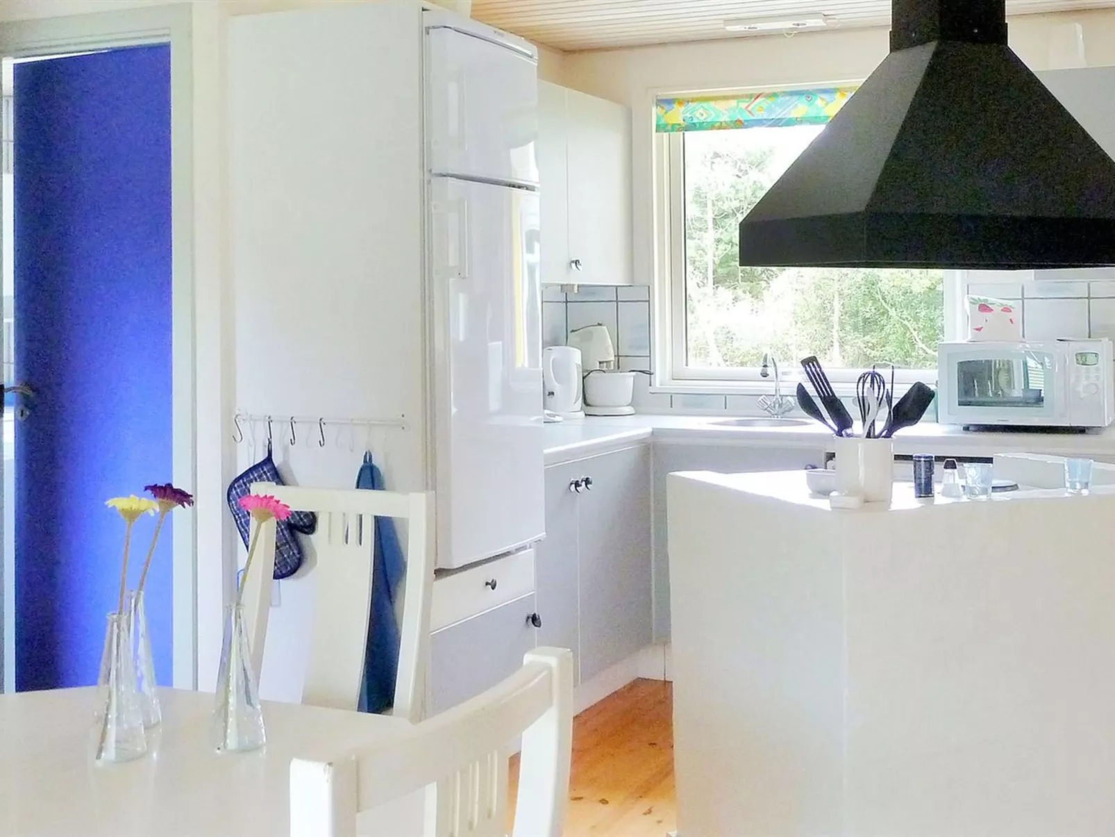 "Jouko" - 400m from the sea-Binnen