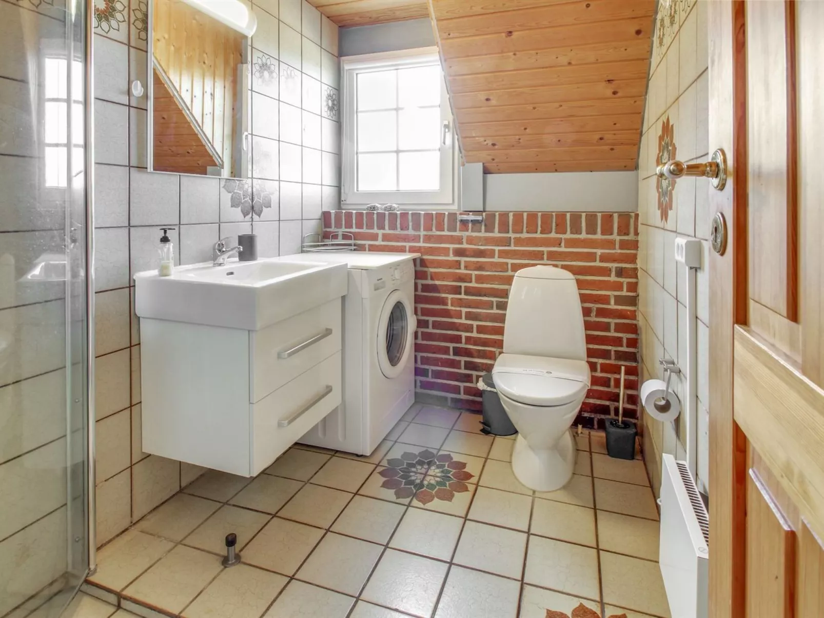 "Edvard" - 400m from the sea-Binnen