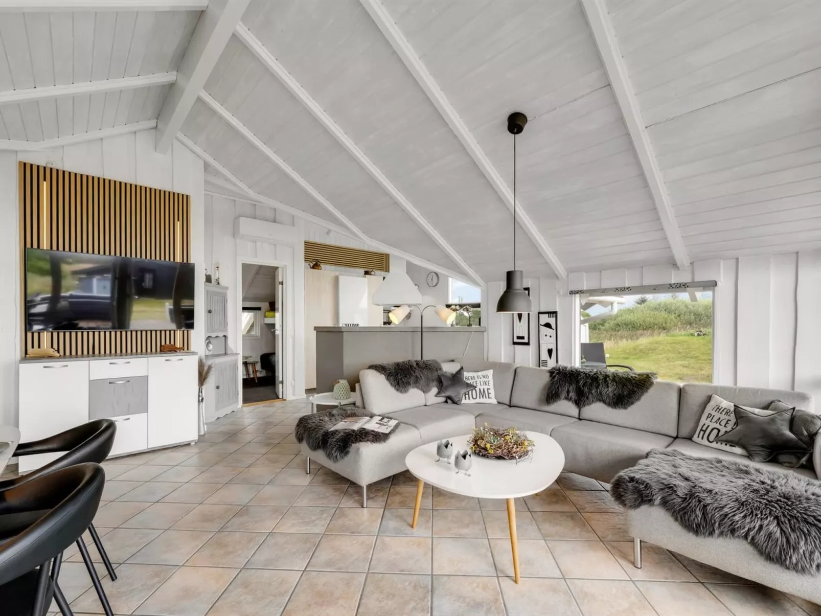 "Cyrill" - 250m to the fjord-Binnen