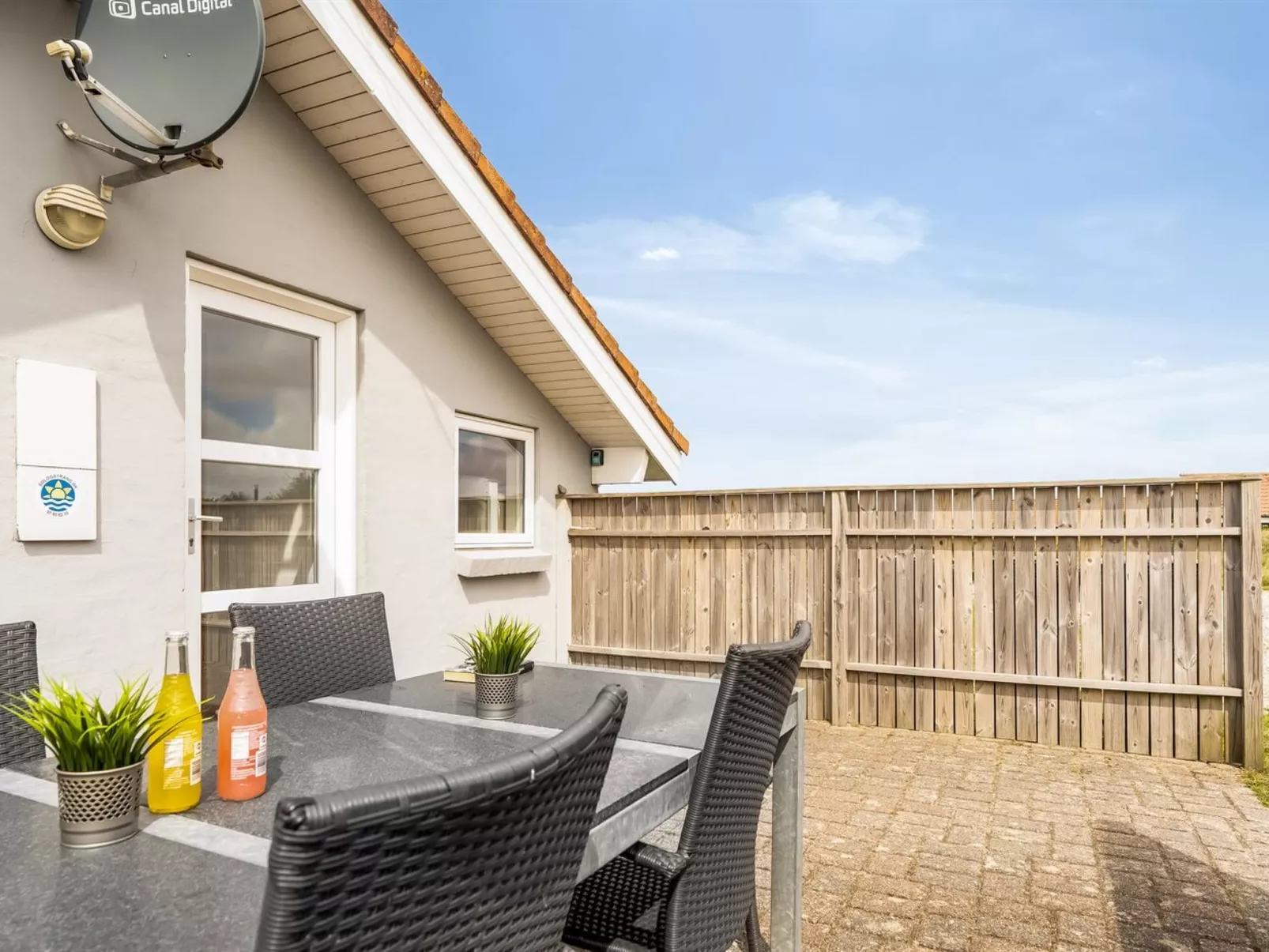 "Luzy" - 600m from the sea-Buiten