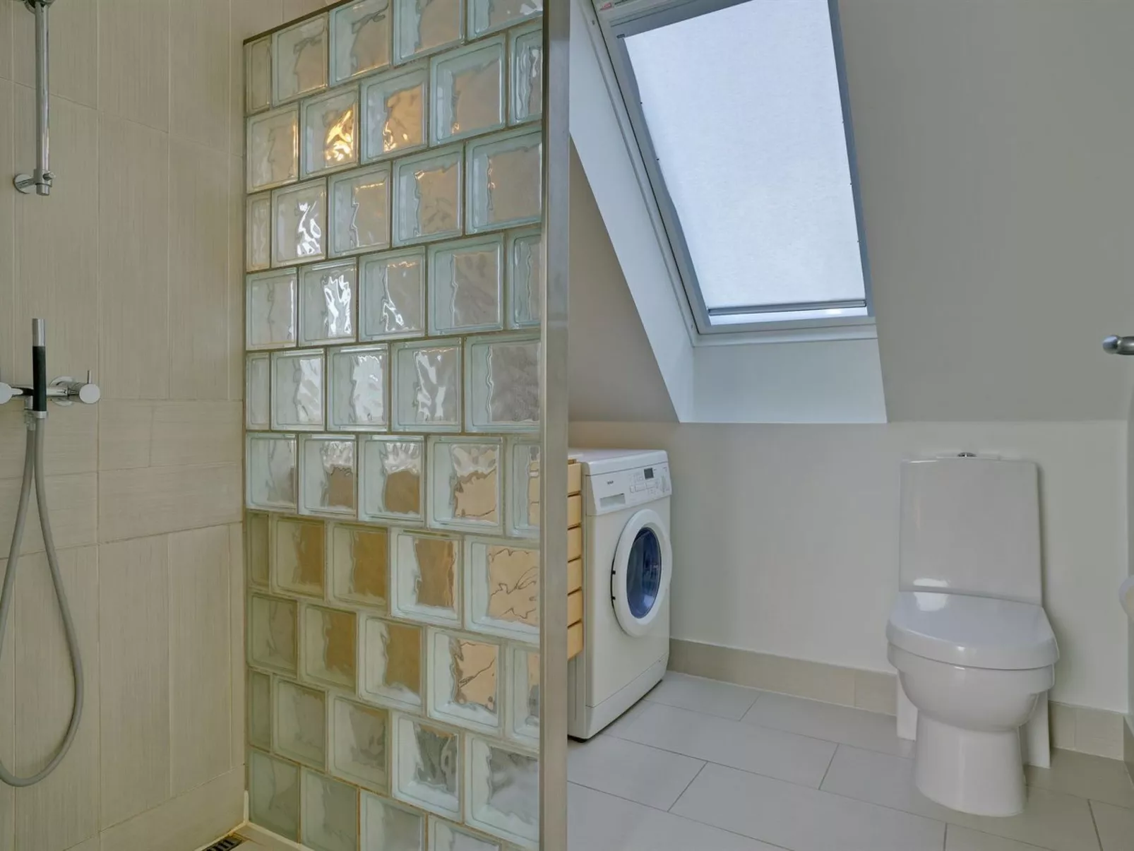 "Merisa" - 2.5km from the sea-Binnen