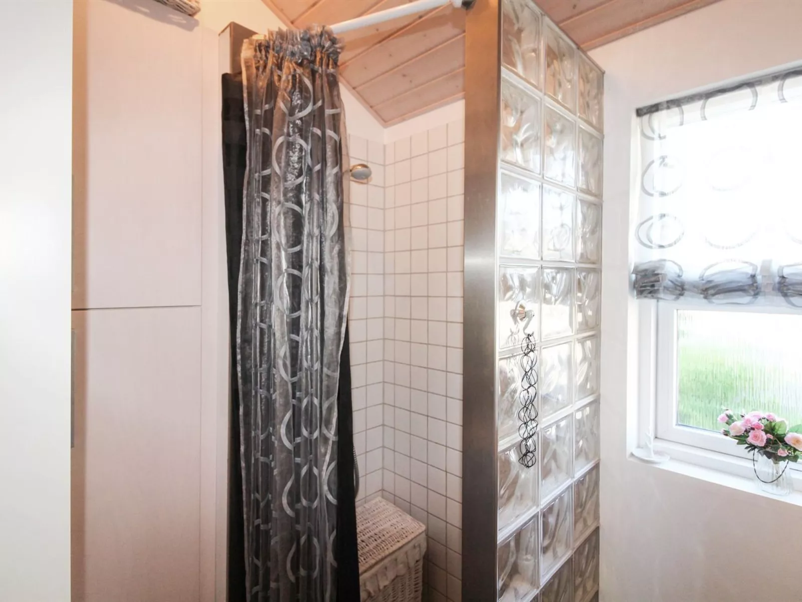 "Grim" - 5m from the sea-Binnen