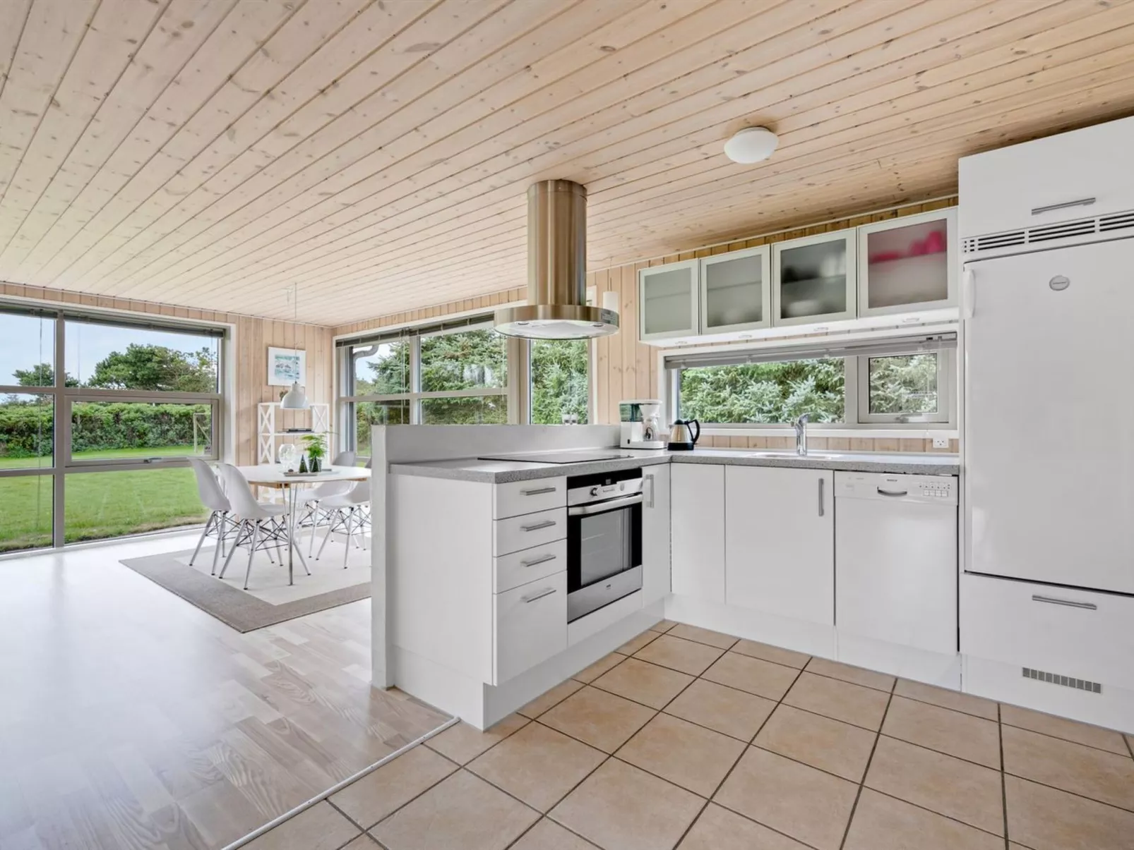 "Into" - 400m from the sea-Binnen