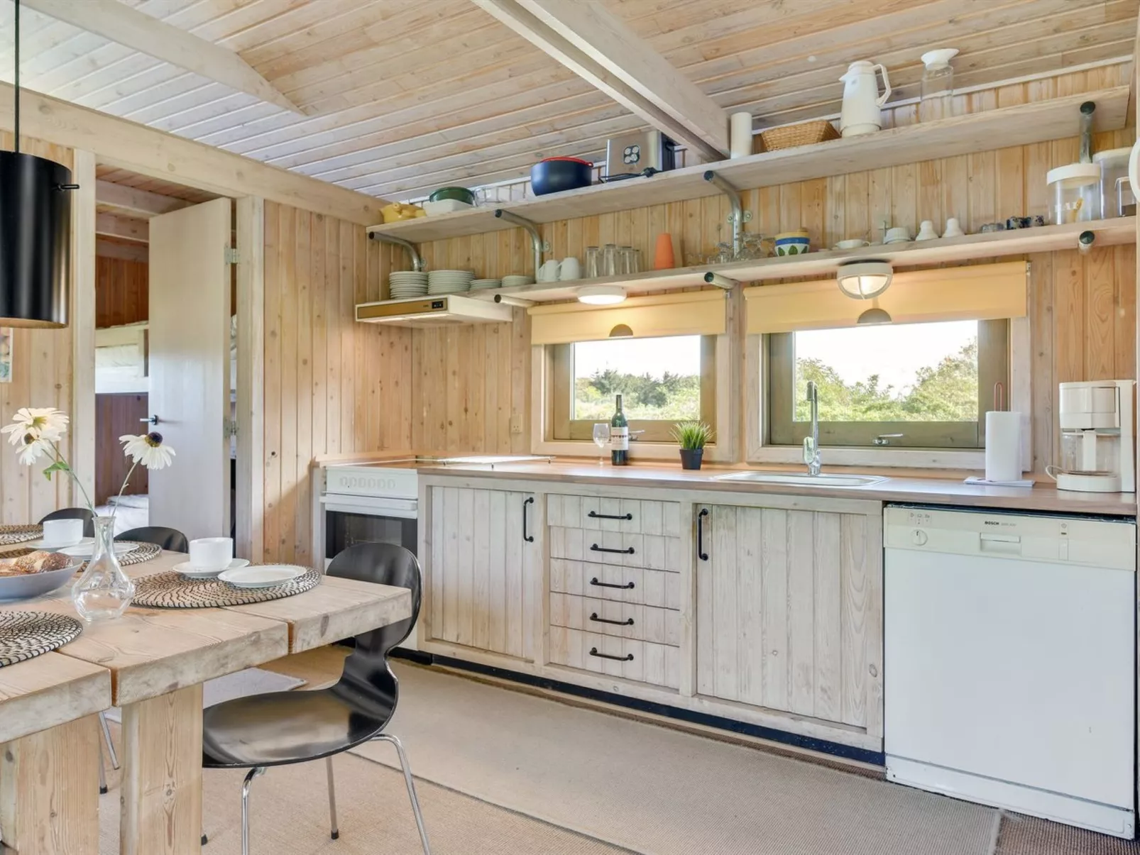 "Aiva" - 1.5km from the sea-Binnen