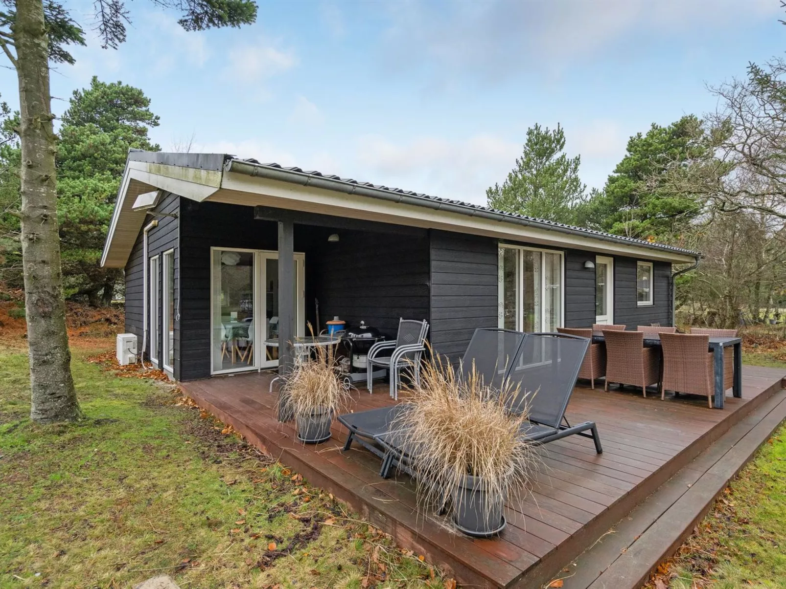 "France" - 1.1km from the sea-Buiten