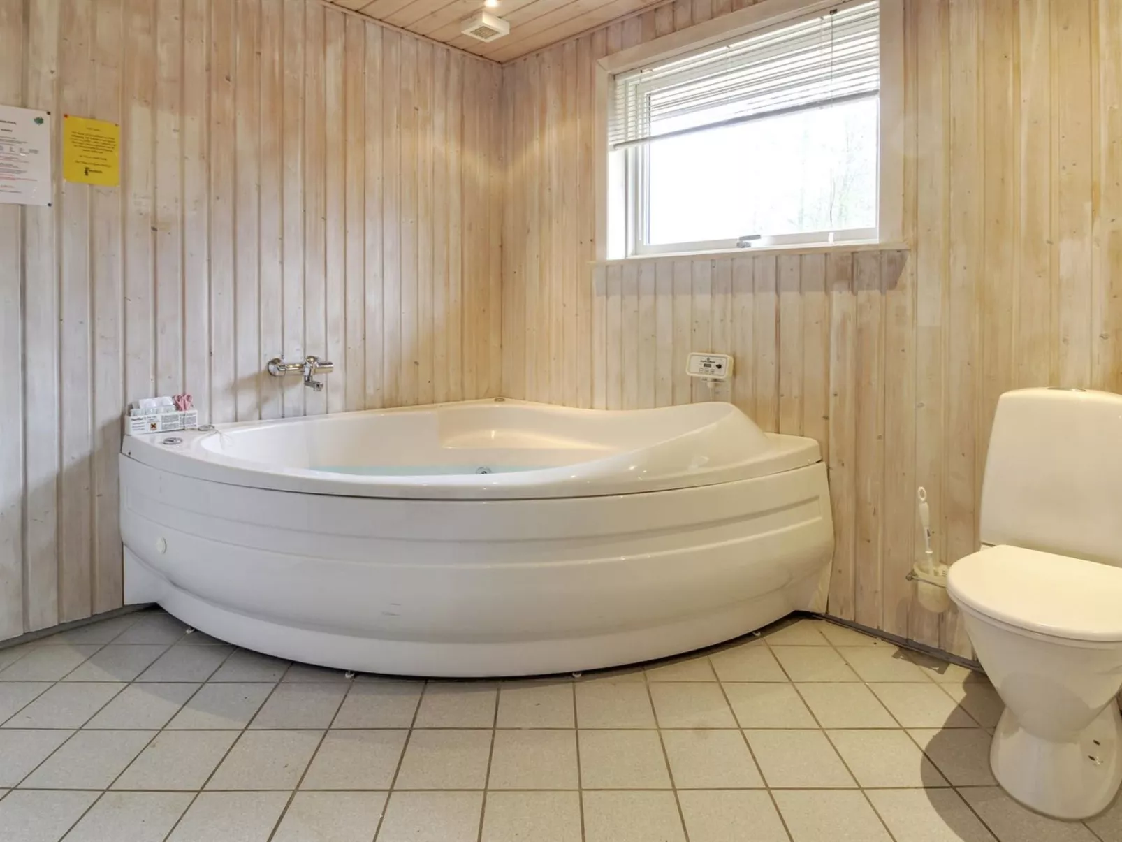 "Reidar" - 1km from the sea-Binnen