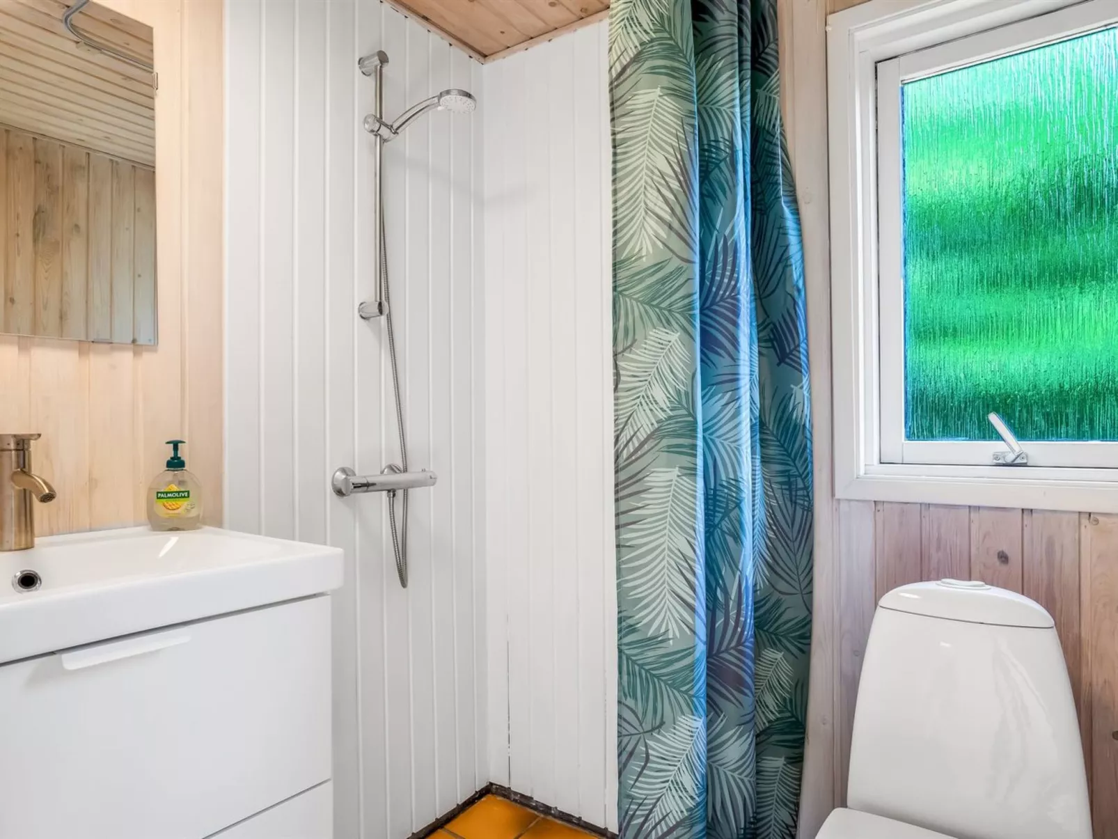 "Myrna" - 300m from the sea-Binnen