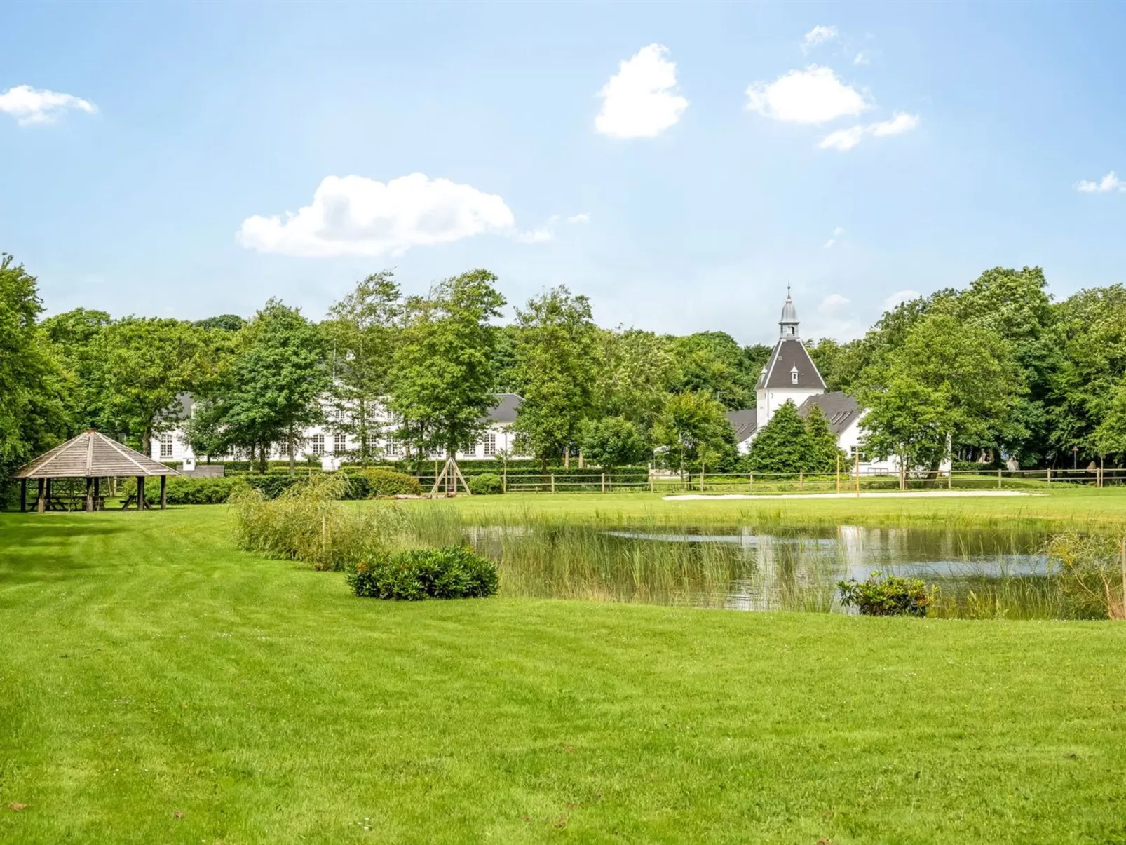 "Eini" - 4.5km from the sea-Binnen