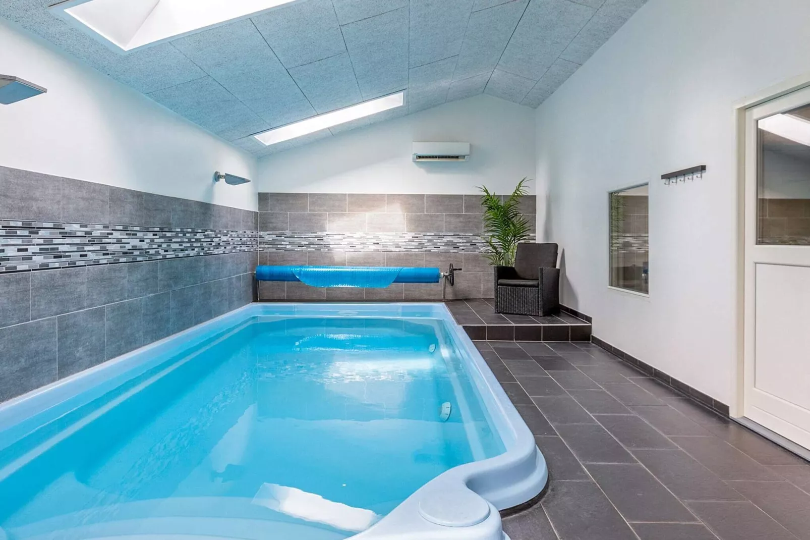 8 persoons vakantie huis in Rødby-By Traum-Zwembad