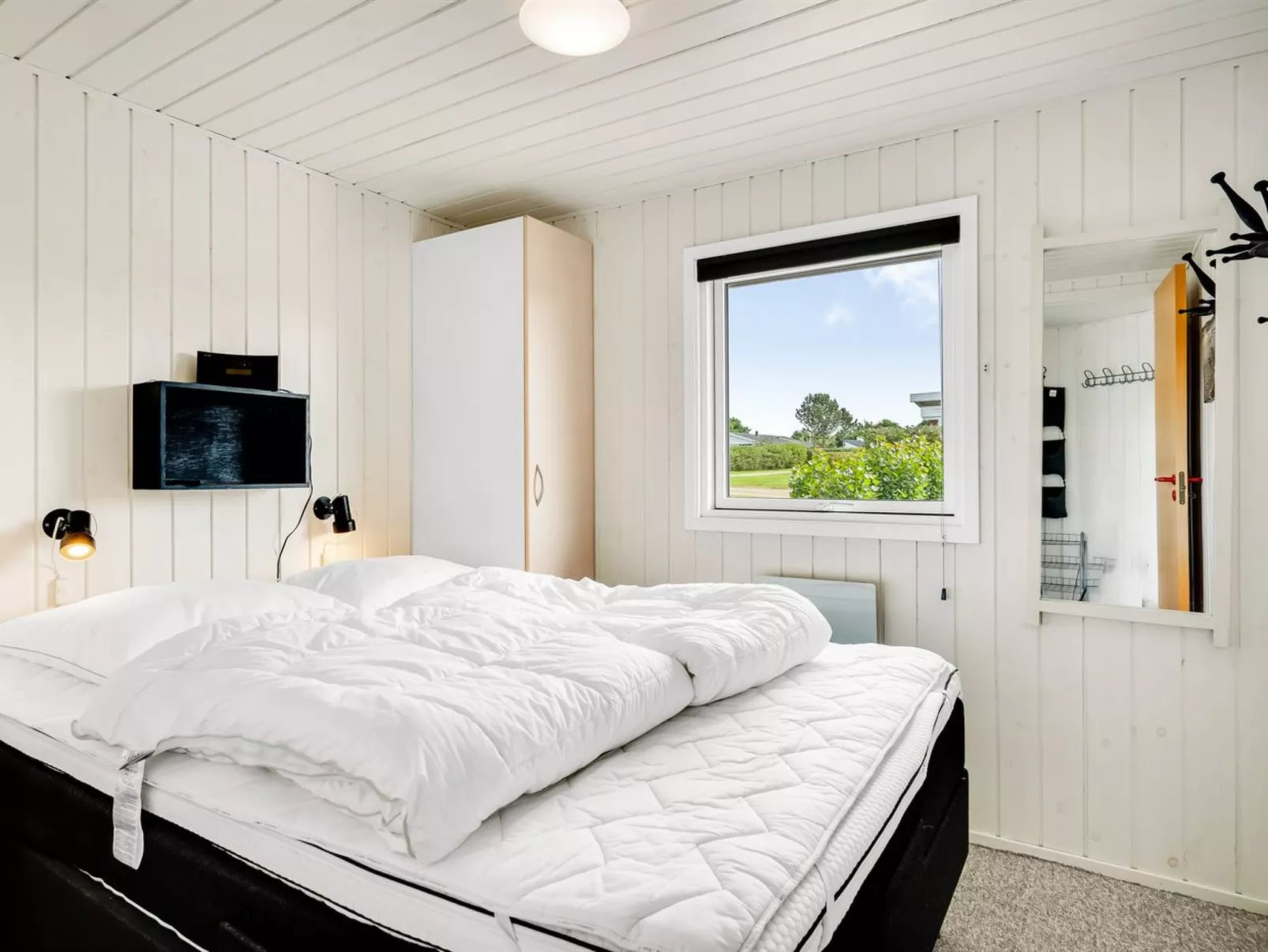 "Titta" - 150m to the fjord-Binnen