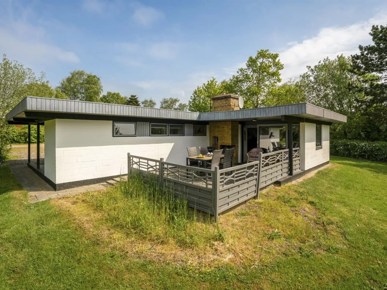 "Yak" - 350m from the sea-Buiten