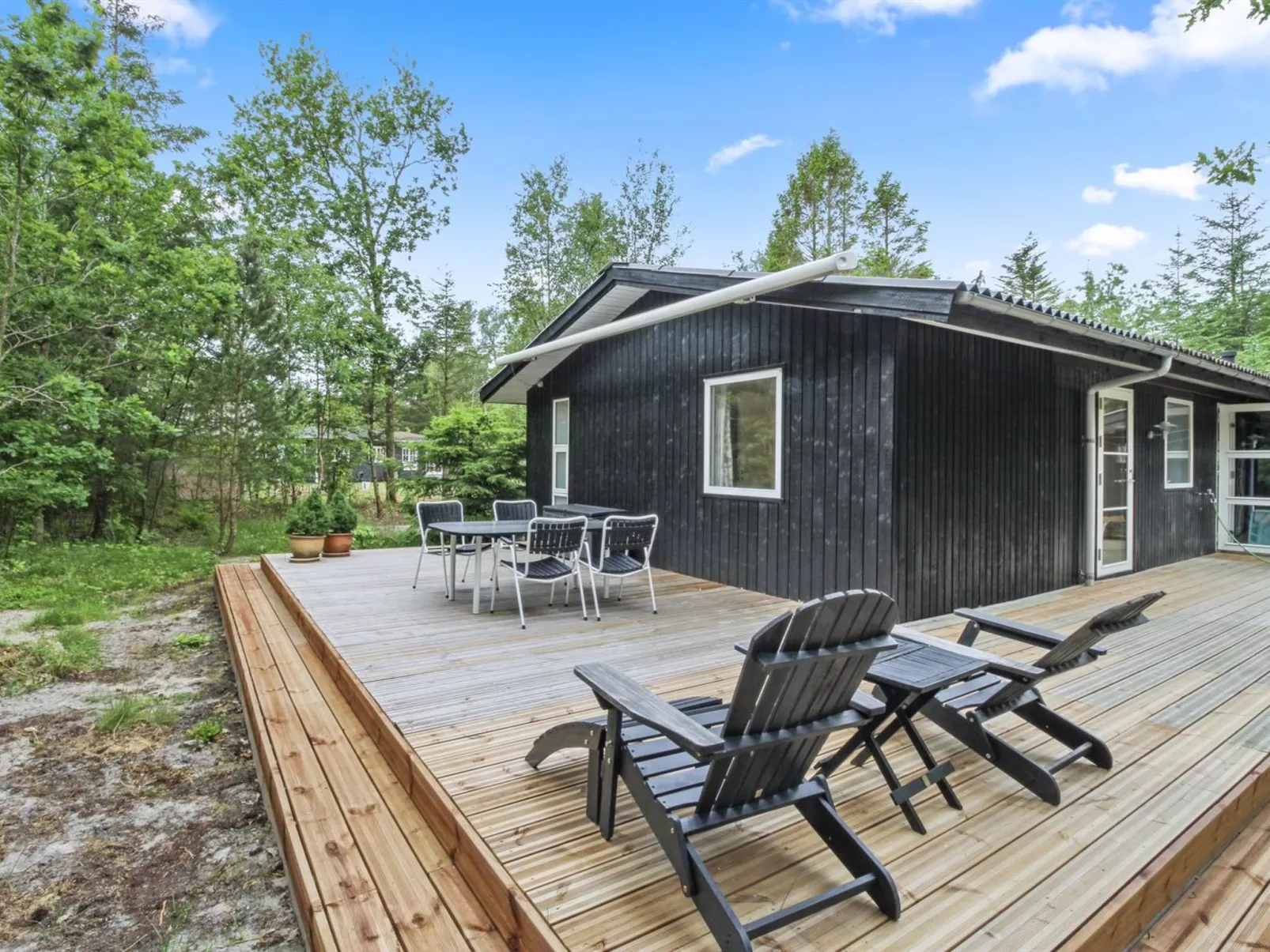 "Chrissie" - 150m from the sea-Buiten