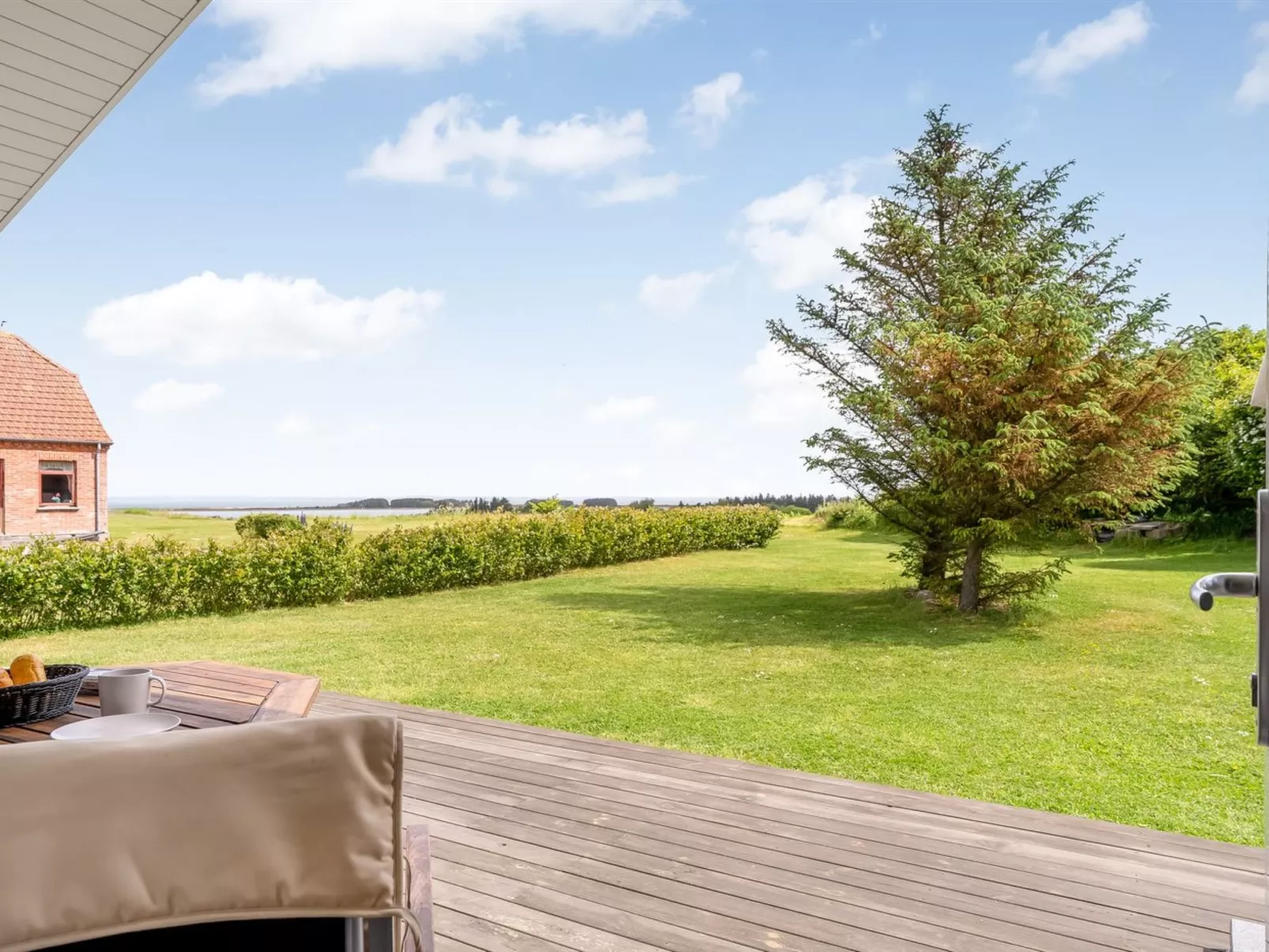 "Tanna" - 330m to the fjord-Buiten