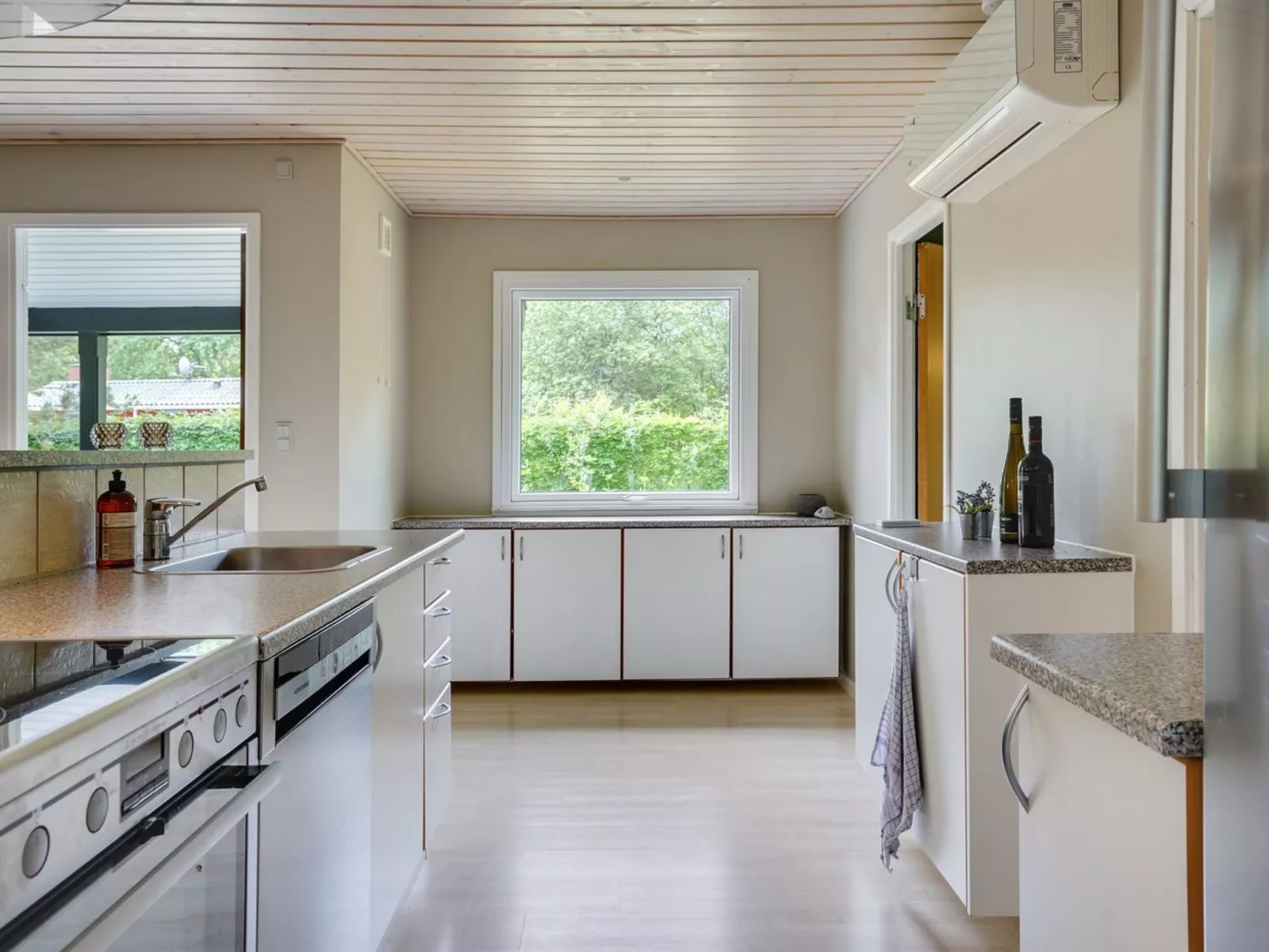 "Nannah" - 250m from the sea-Binnen