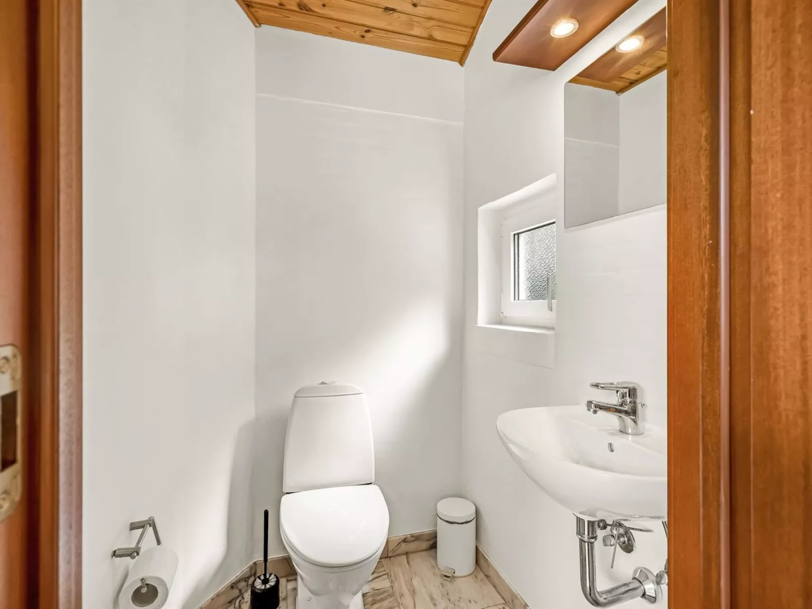 "Sunneva" - 1km from the sea-Binnen