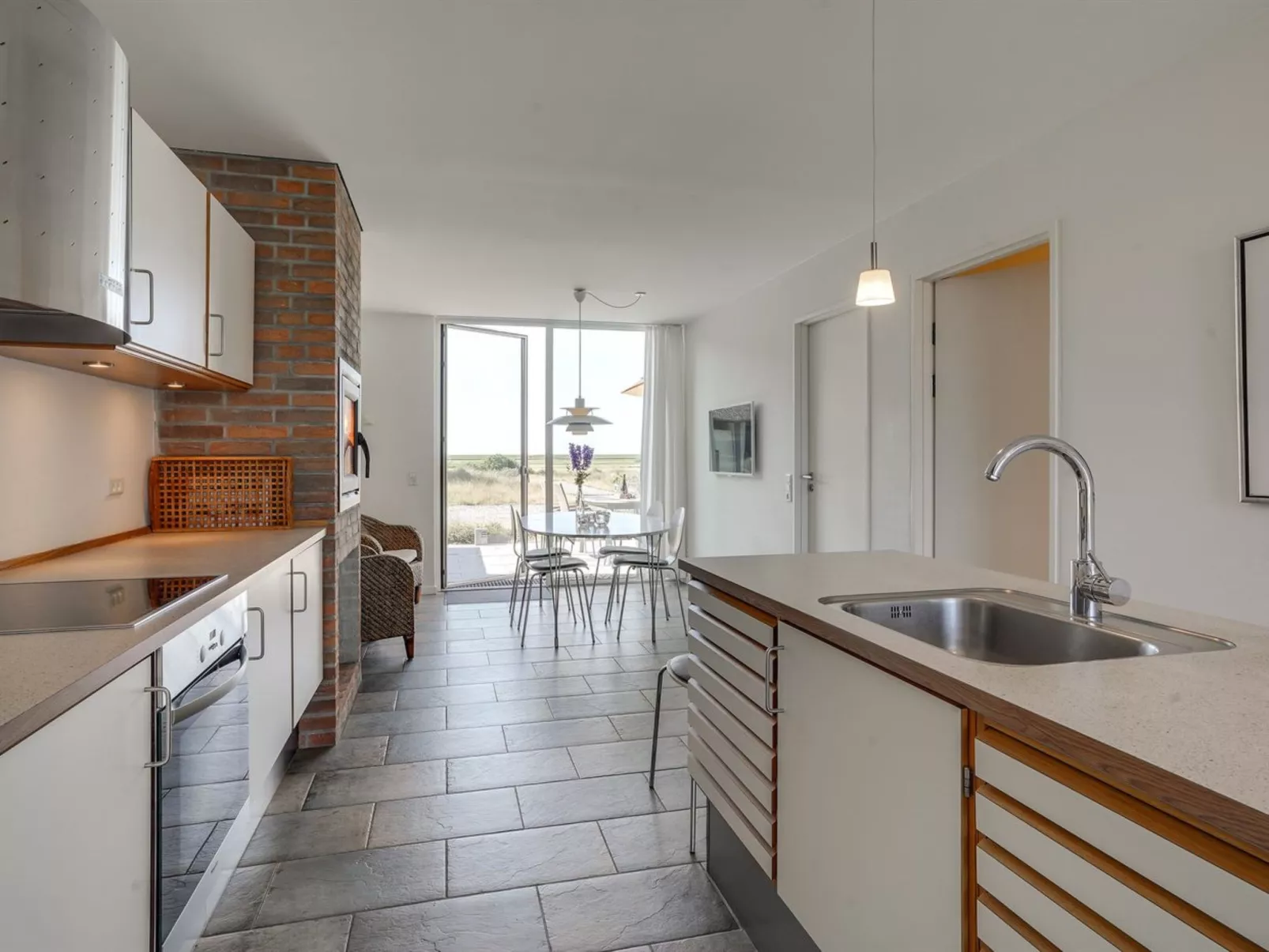 "Helgo" - 250m from the sea-Binnen