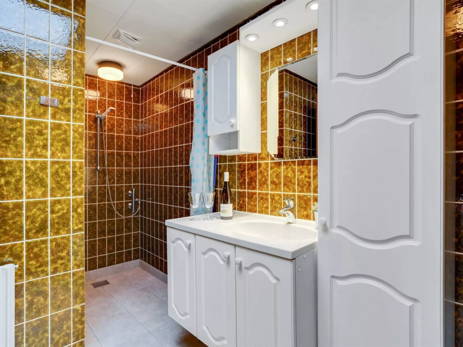 "Vogn" - 500m to the fjord-Binnen