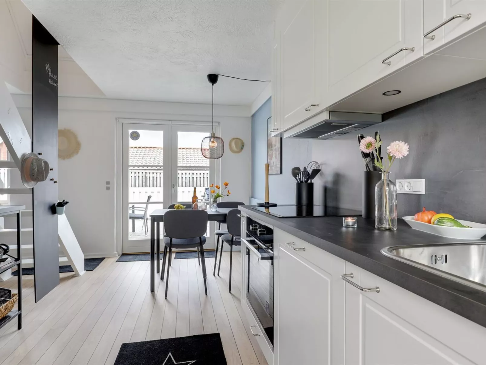 "Majvi" - 300m from the sea-Binnen