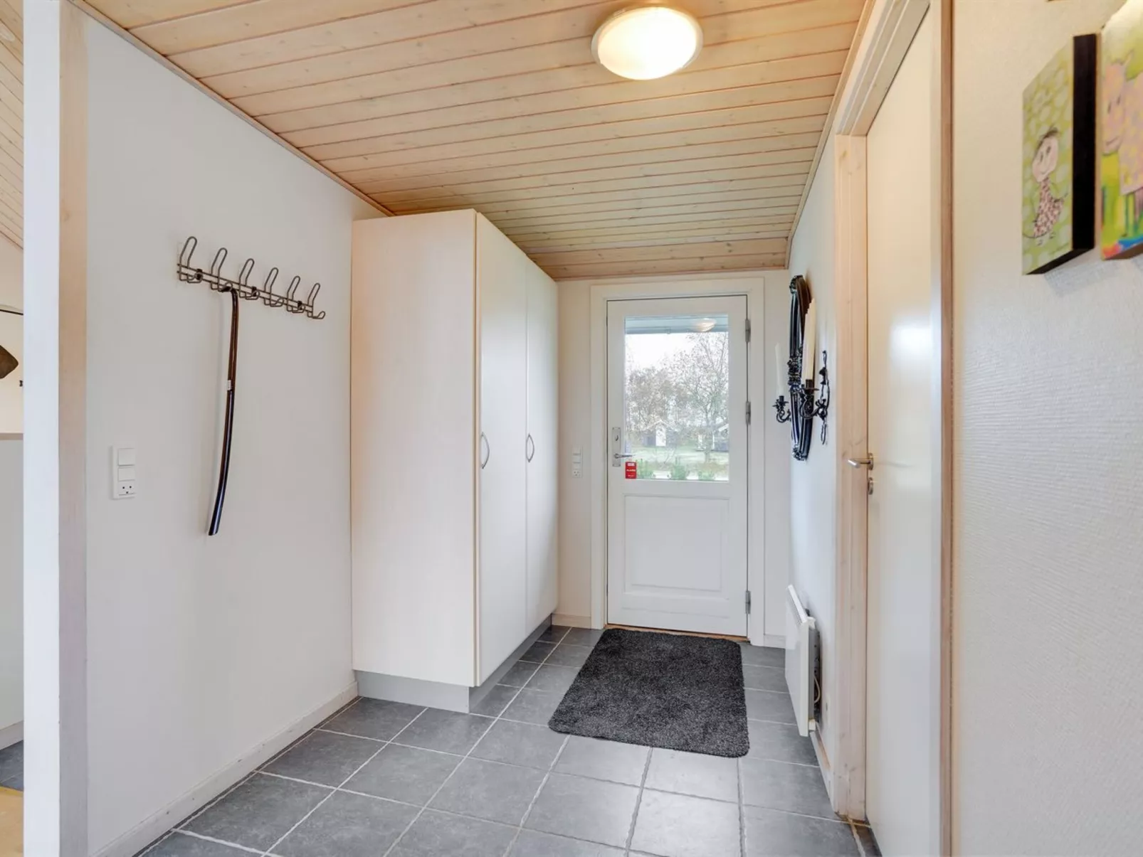 "Daina" - 400m to the fjord-Binnen