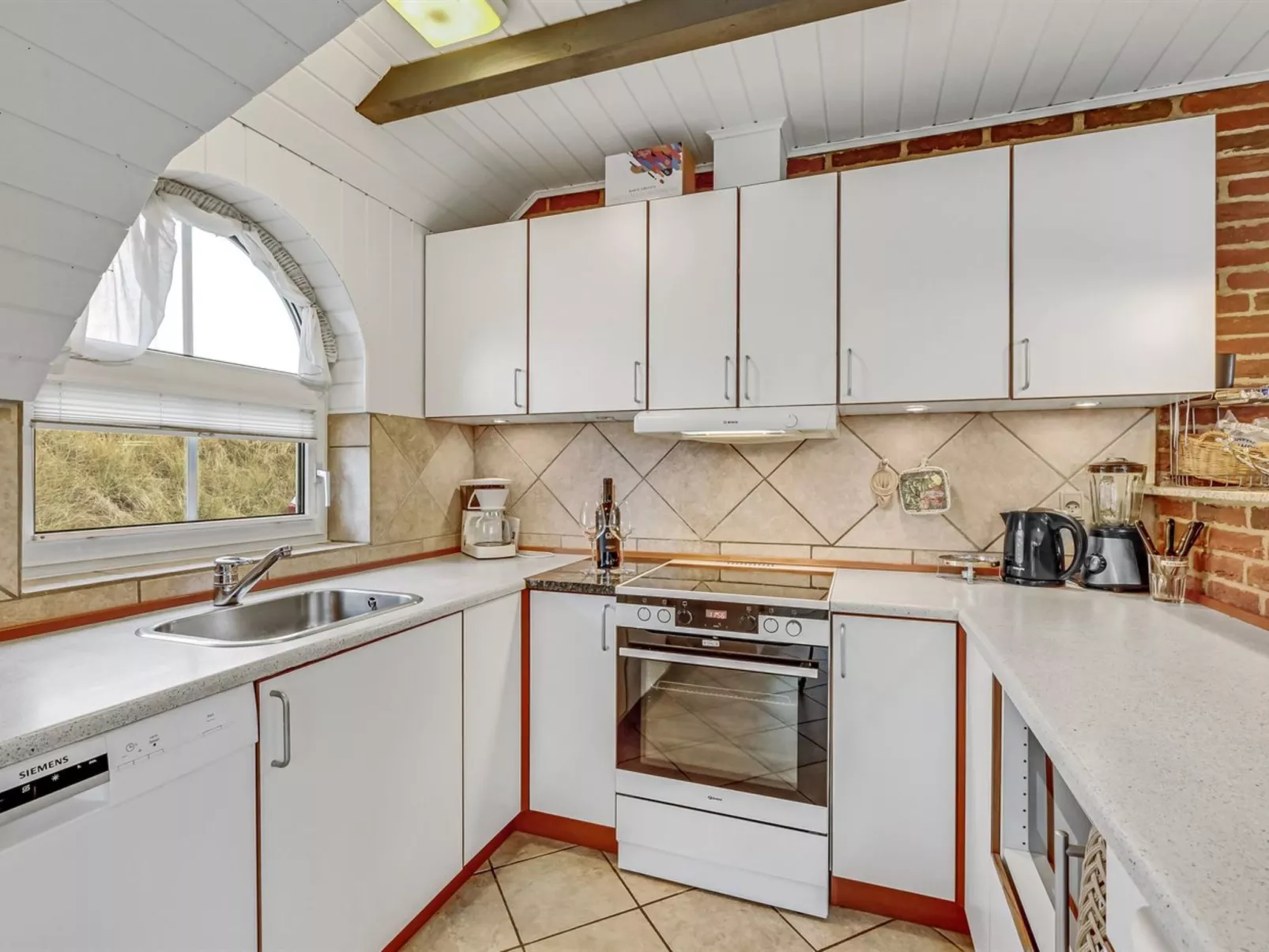 "Sannie" - 450m from the sea-Binnen