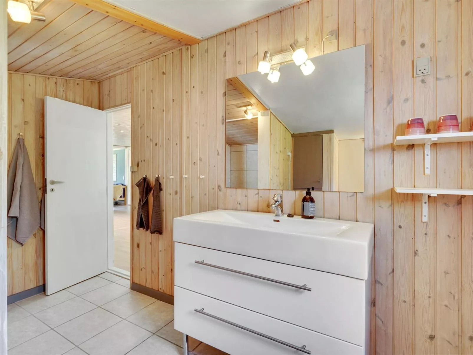 "Rudi" - 450m from the sea-Binnen