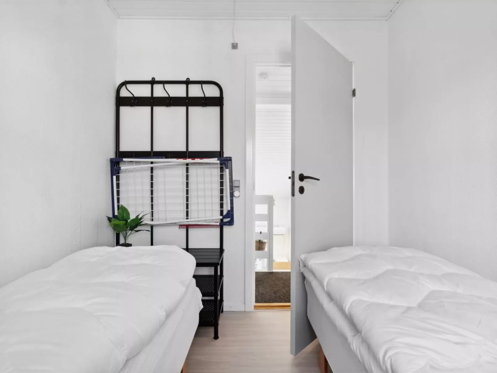 "Hermanda" - 100m to the fjord-Binnen