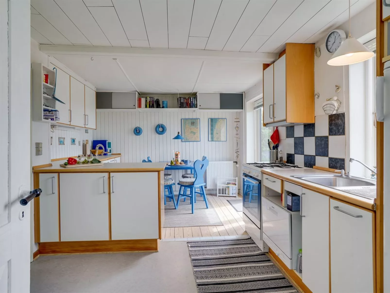 "Nevis" - 1.5km from the sea-Binnen