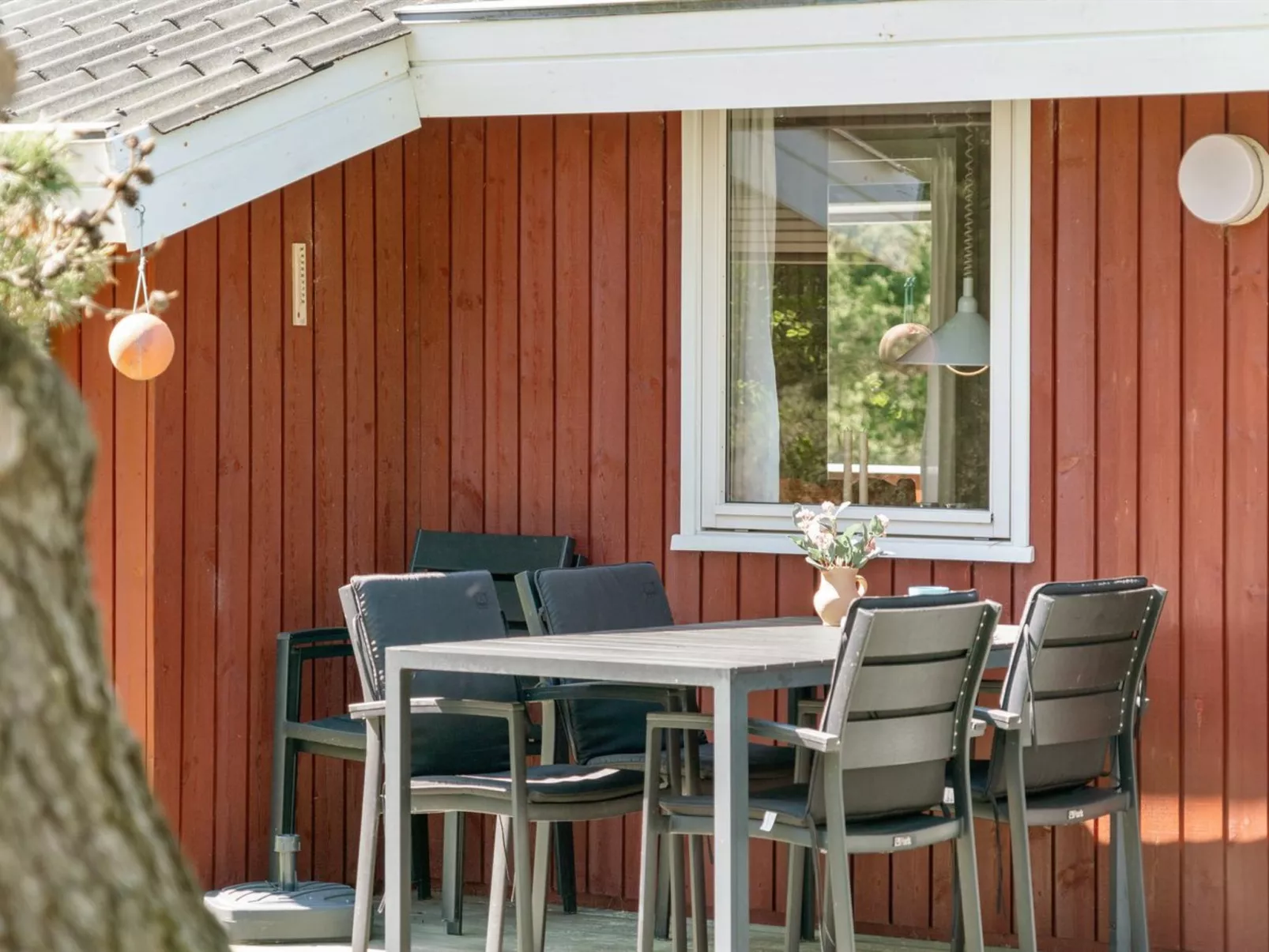 "Hrefna" - 350m from the sea-Buiten