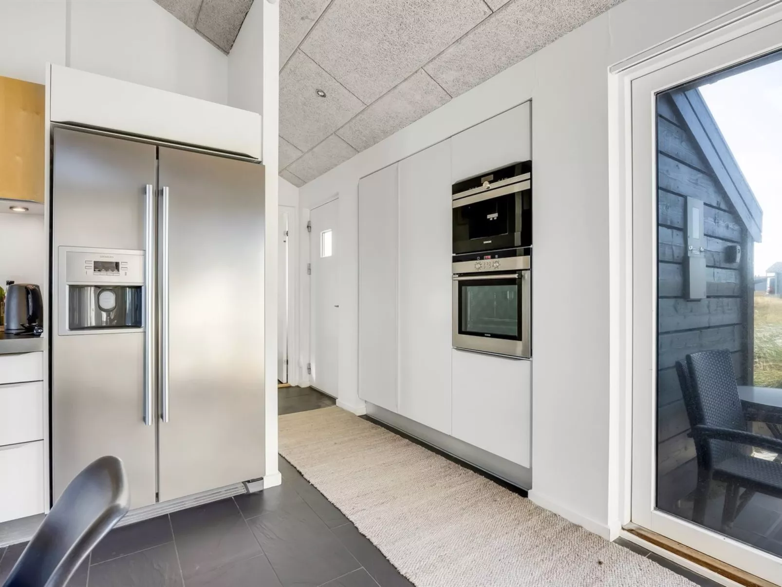 "Antonie" - 95m from the sea-Binnen