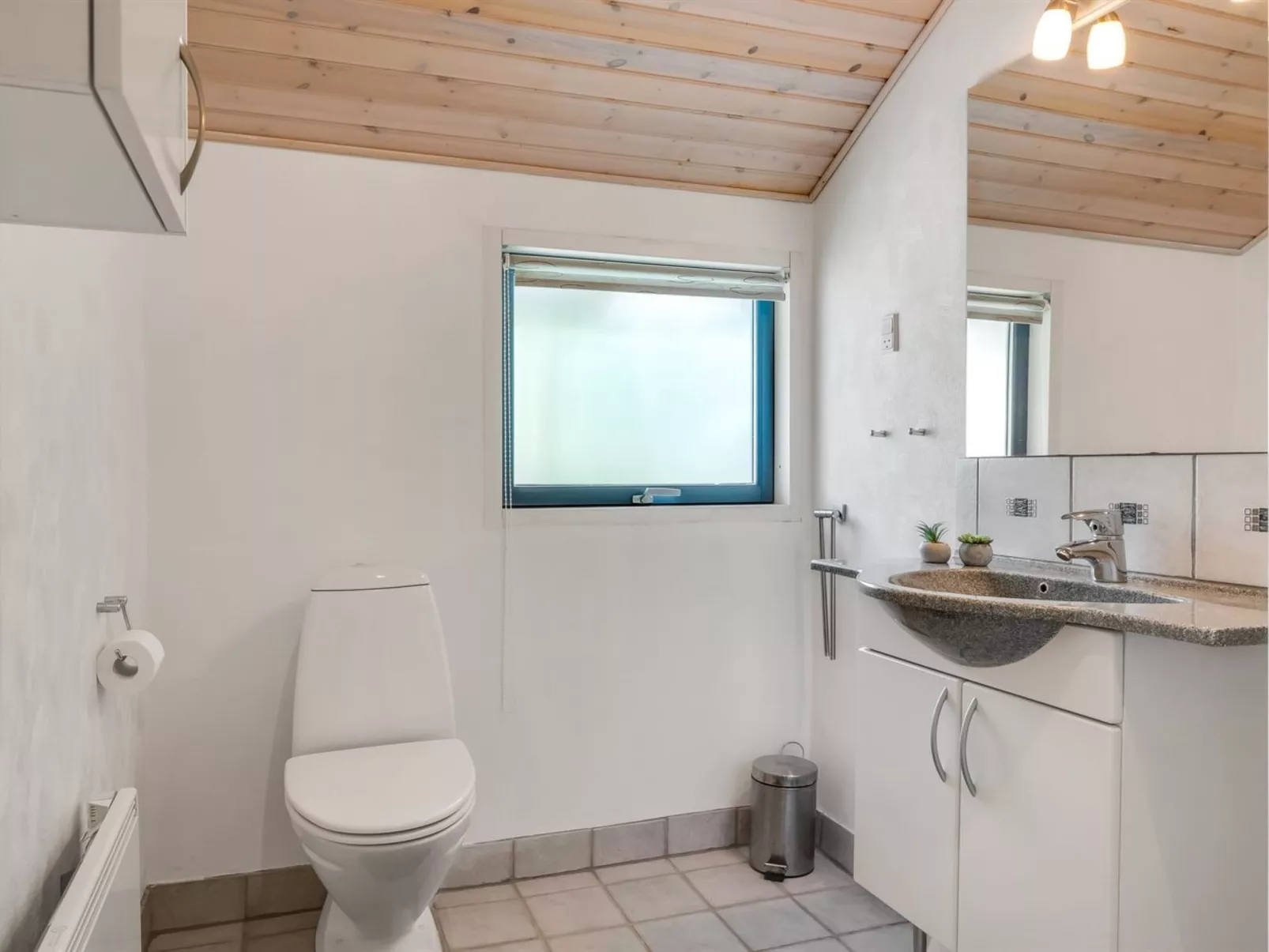 "Aamu" - 300m to the fjord-Binnen