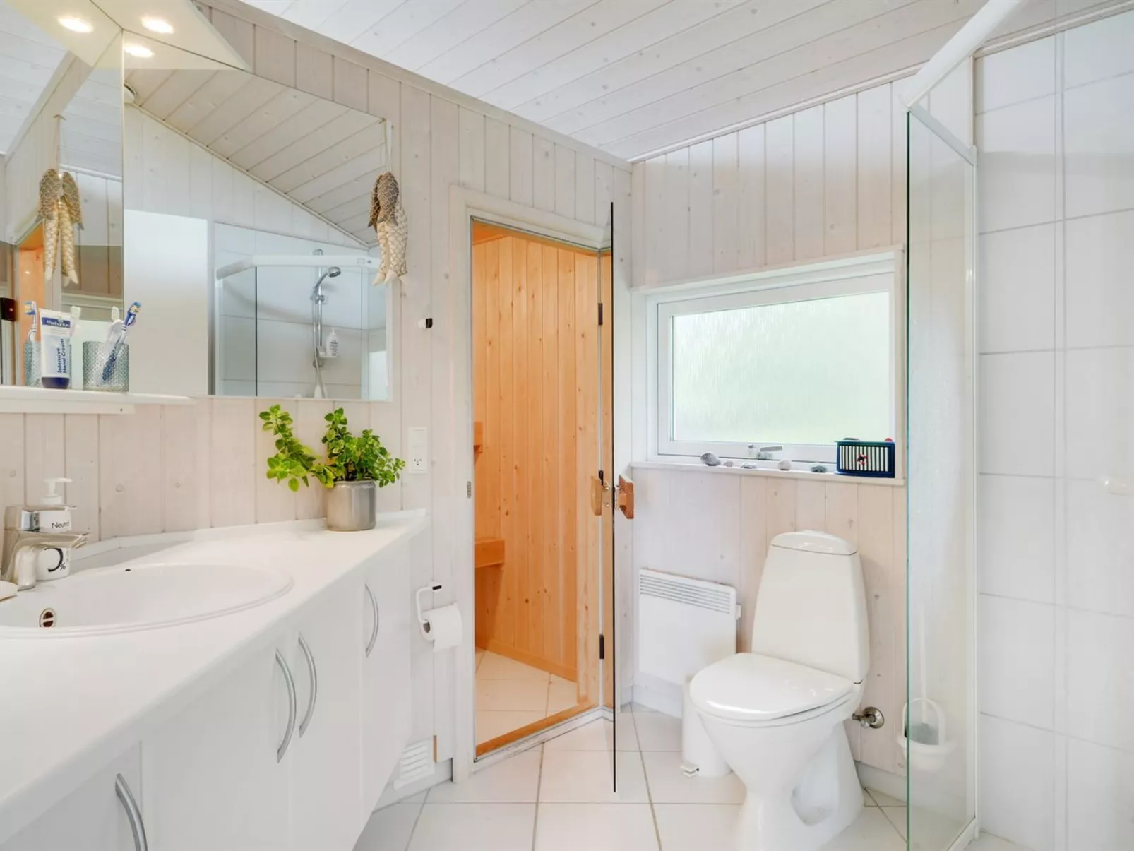 "Pascal" - 25m from the sea-Binnen