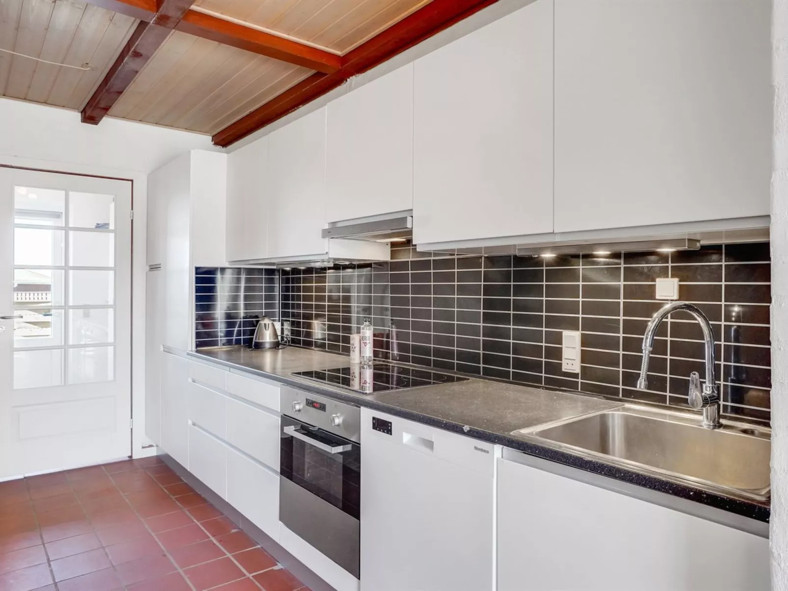 "Nermin" - 300m from the sea-Binnen